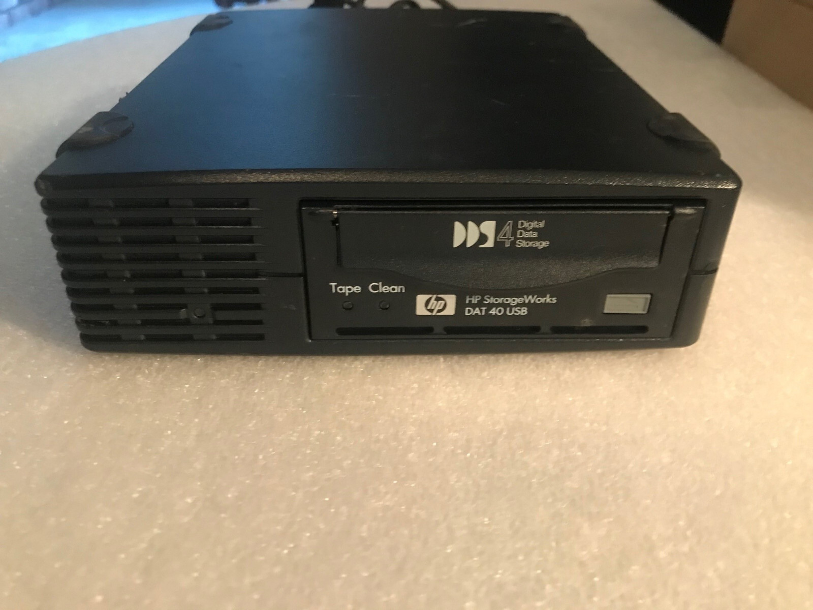 HP DAT 40 gb SCSI LVD EXTERNAL TAPE DRIVE DW003-60005 DDS4