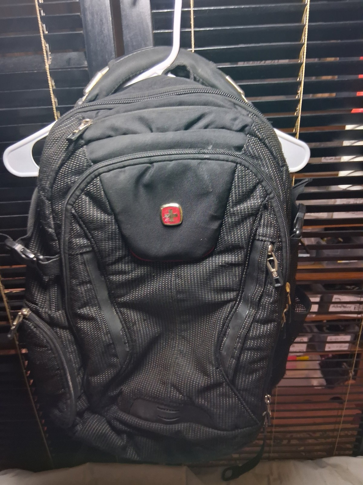 SwissGear 6752 Laptop Backpack Black ScanSmart Airflow Fits 15-17 Inch Laptops