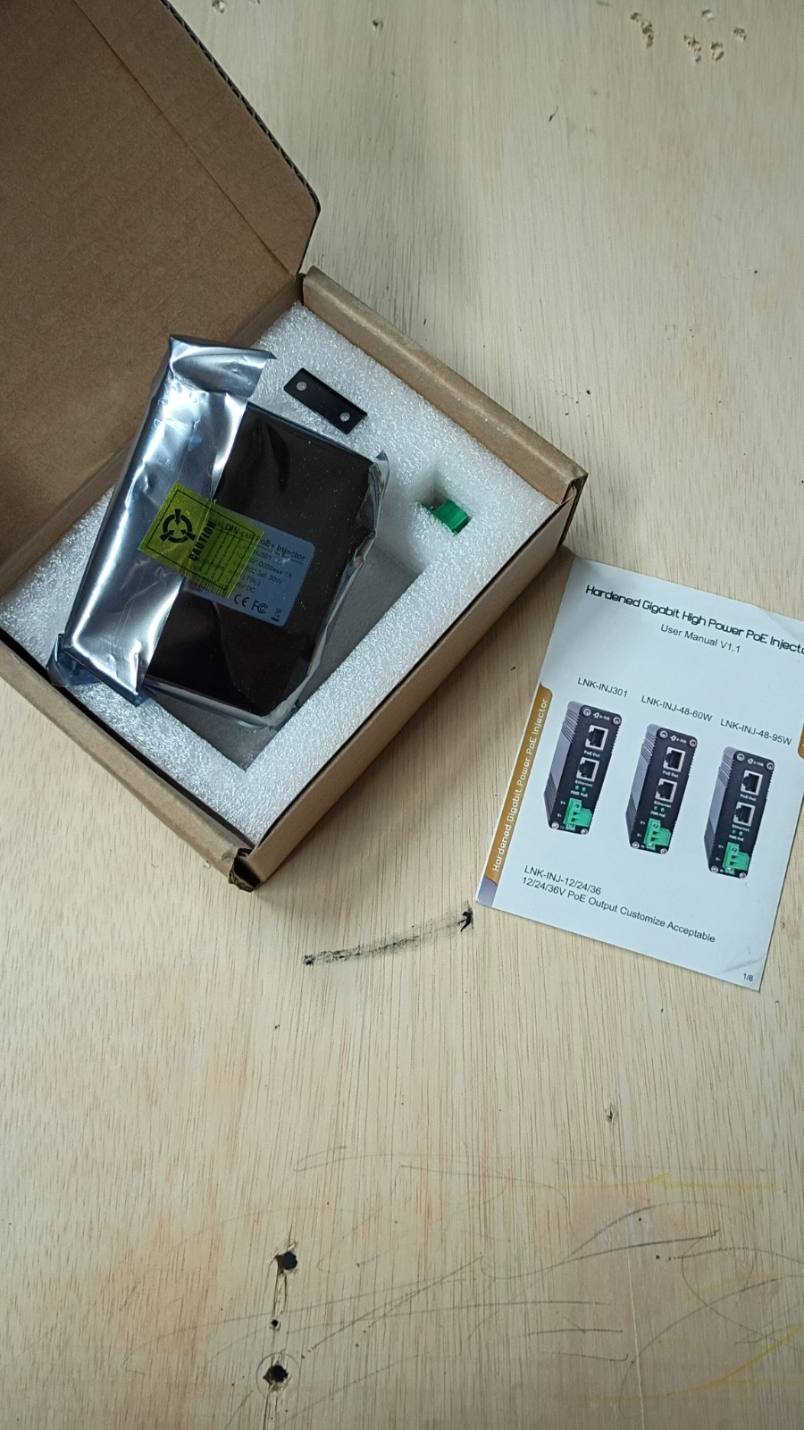 E-link Hardened Industrial Gigabit PoE+ Injector, 12~48V Input PoE+ Adapter 30 W