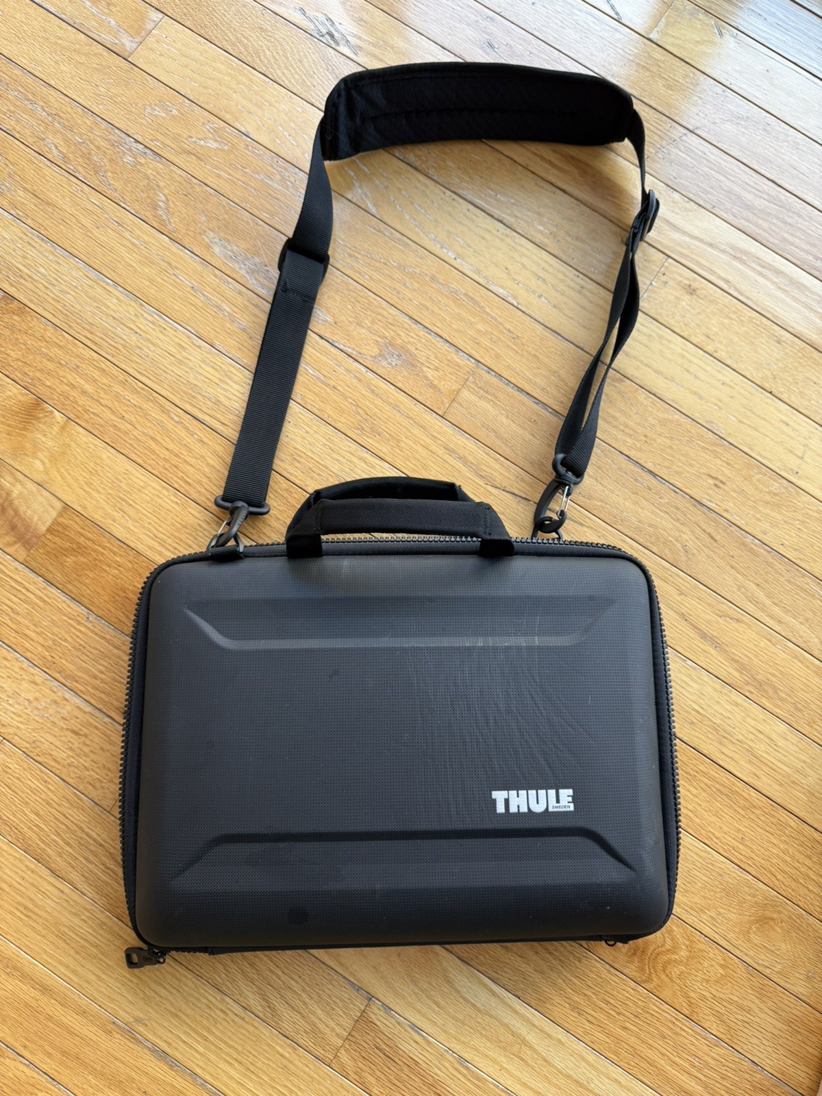 Thule 3204936 Gauntlet MacBook Pro Attache 16" Laptop Sleeve Case Black