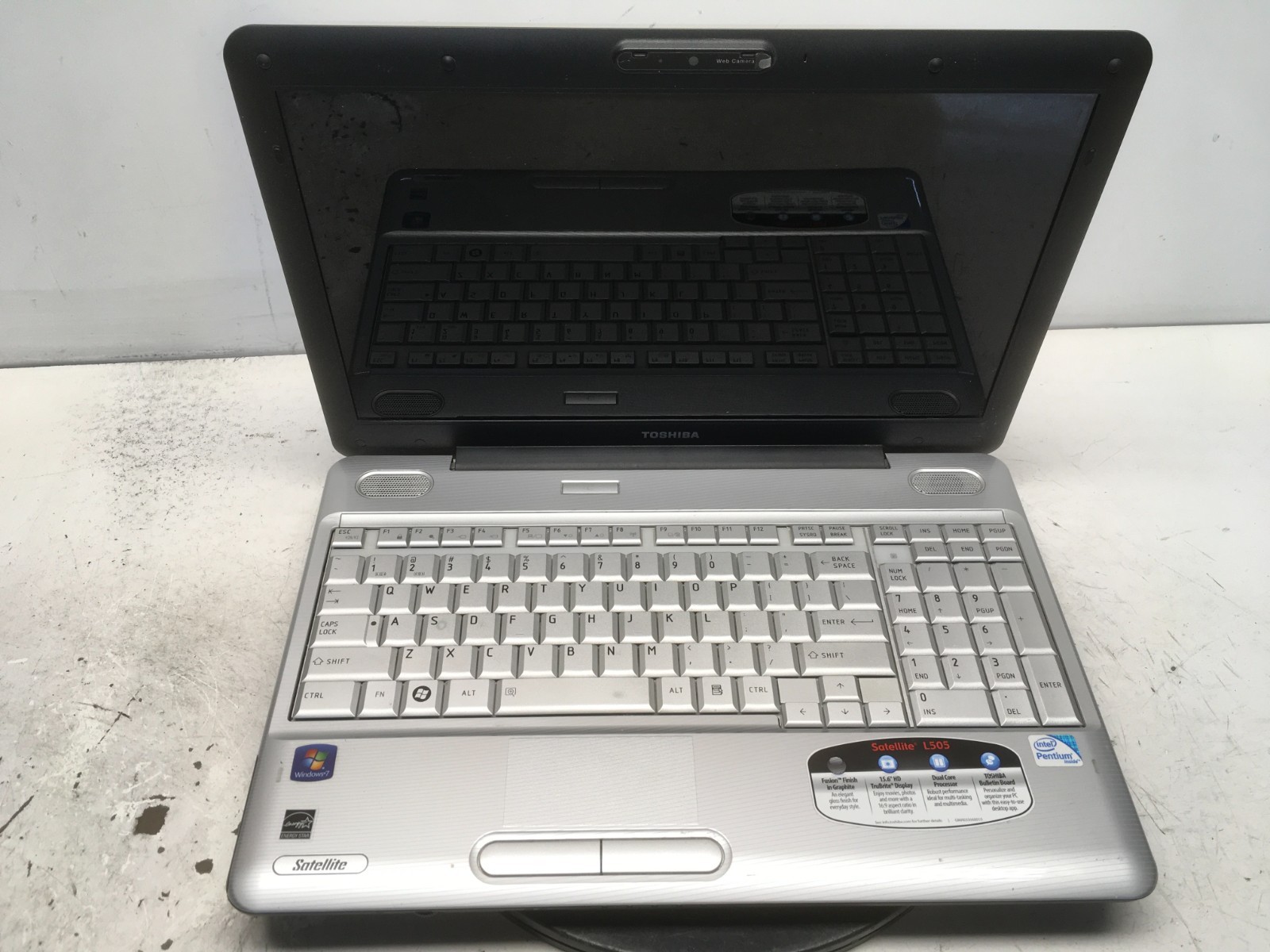 Toshiba Satellite L505-ES5018 Intel Pentium Dual-Core T4400 3 GB NO HDD / Batt