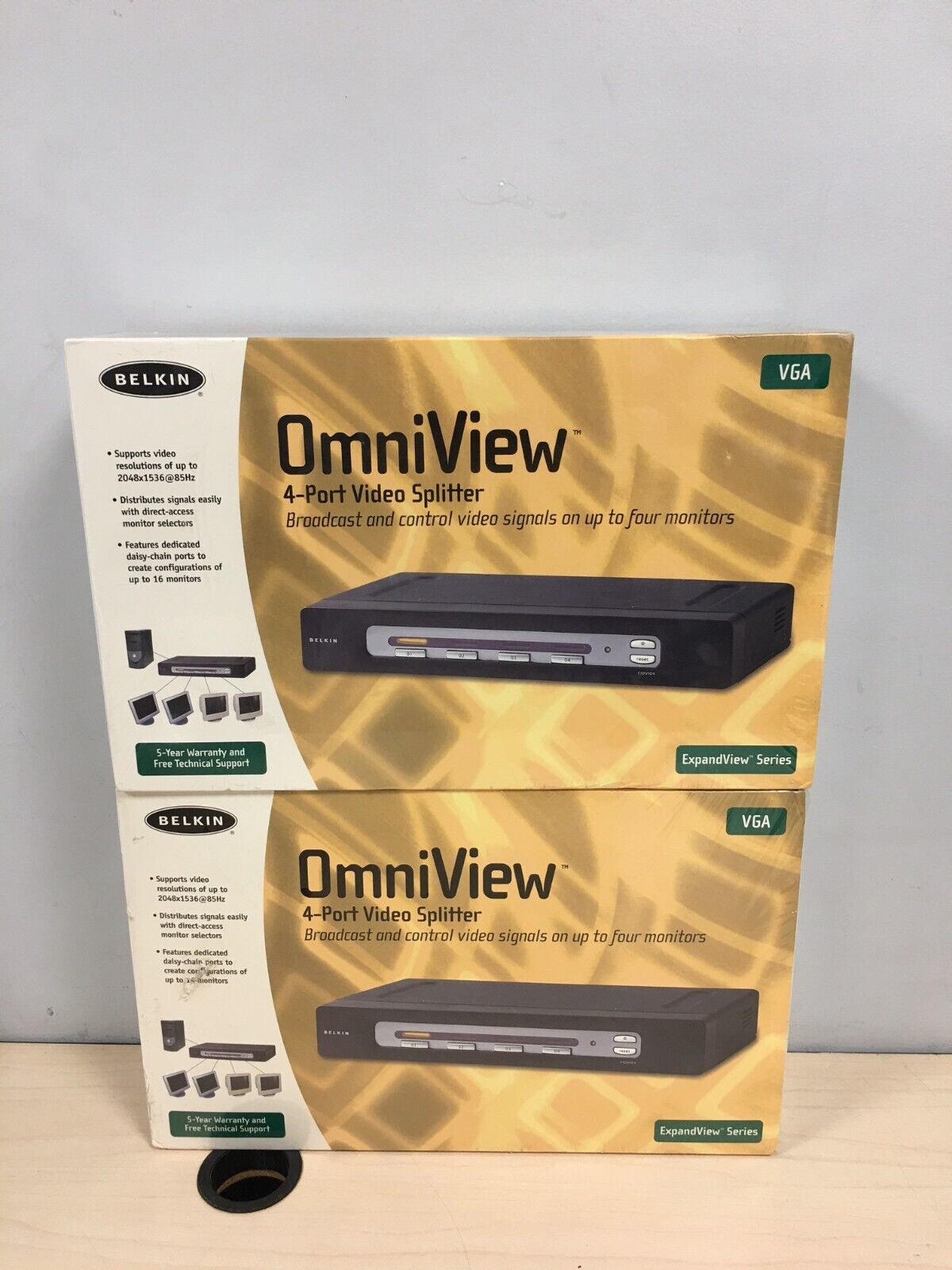 NEW LOT OF 2 Belkin OmniView ExpandView Series 4 Port VGA Video Splitter