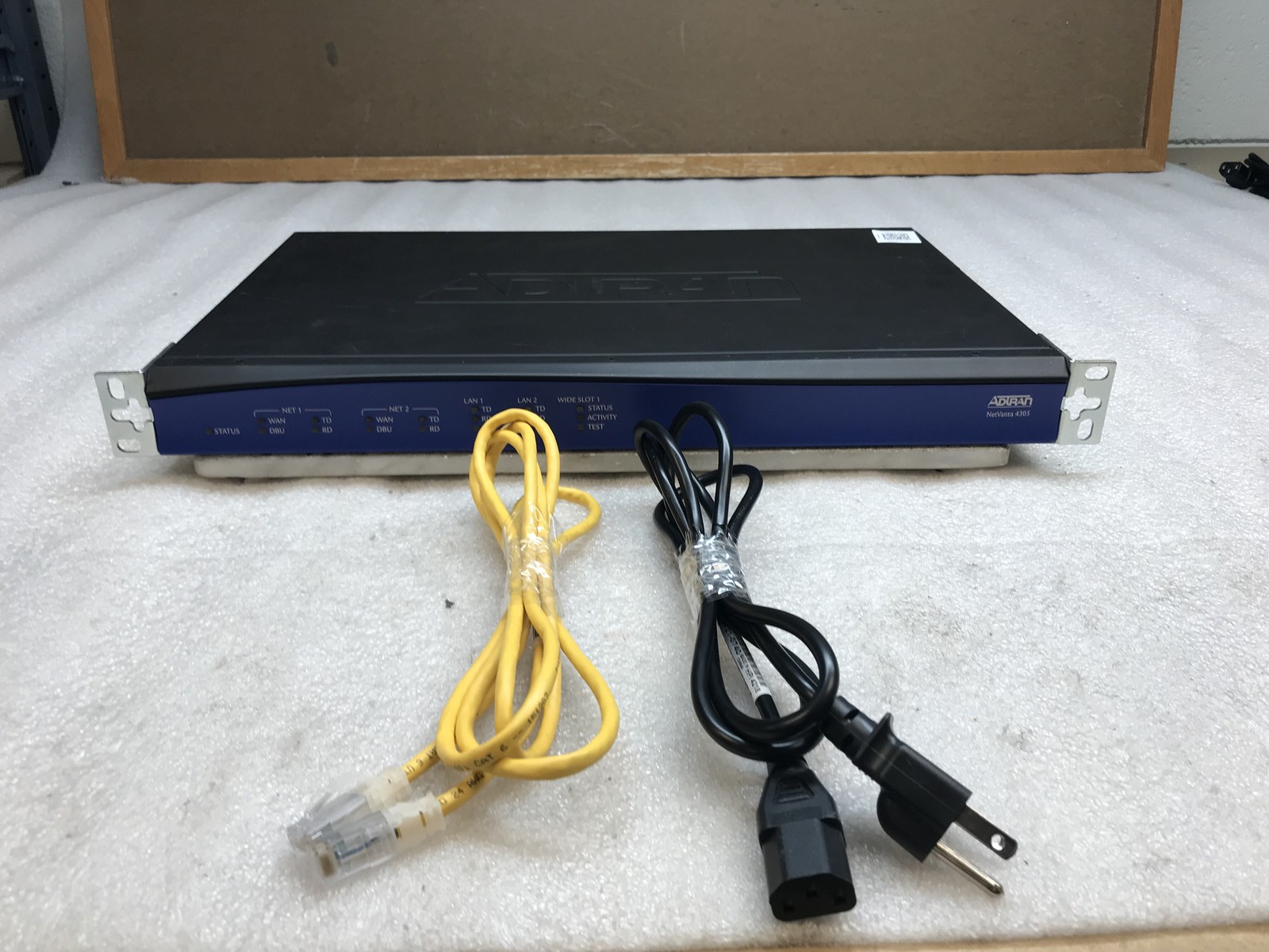 ADTRAN NetVanta 4305 1200890L2 Router w/ 8-Port Octal T1 Module w/ Ears