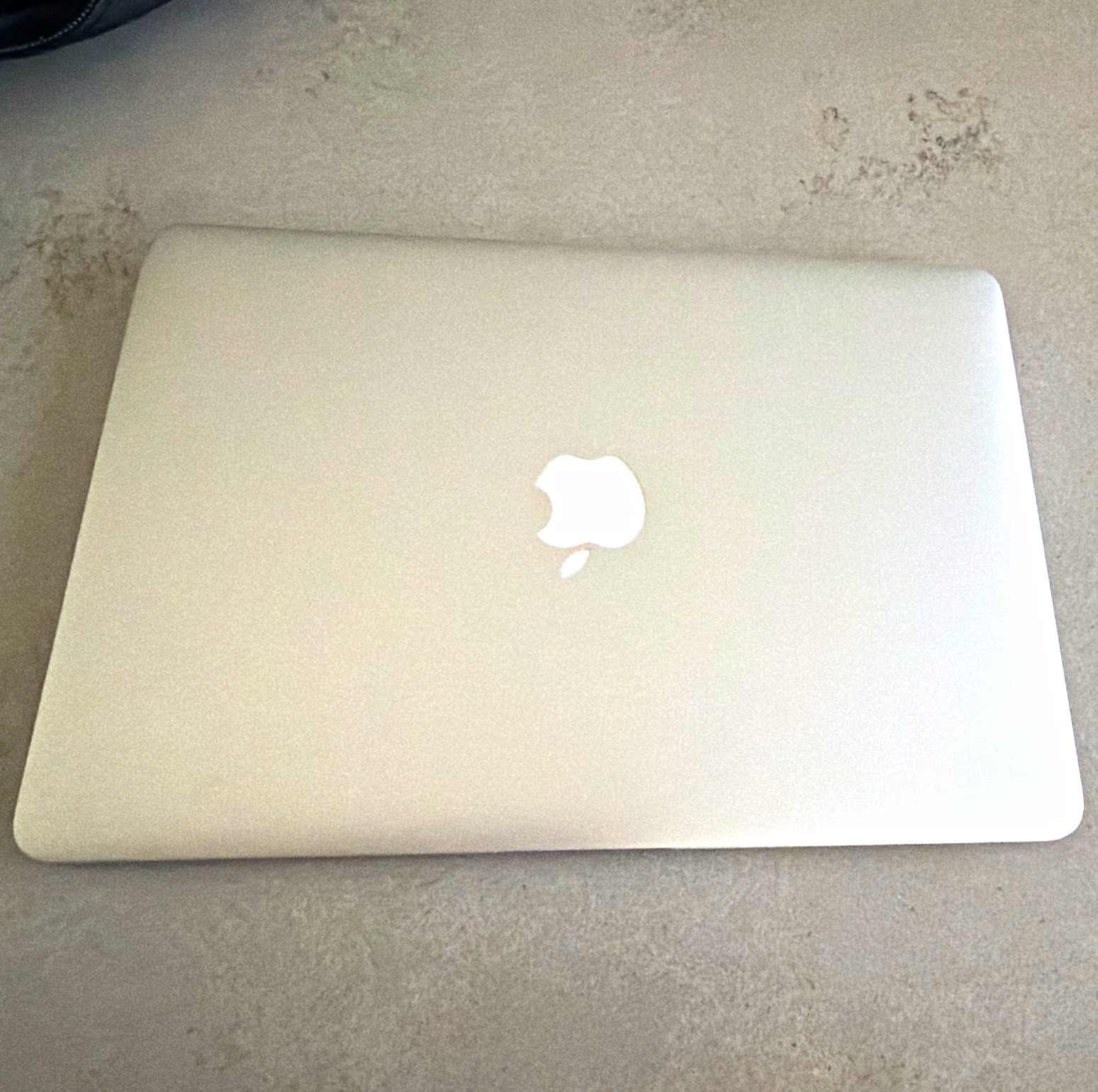 Apple MacBook Air 13in Silver i5 1.8GHz 8GB RAM 128GB SSD (2015)