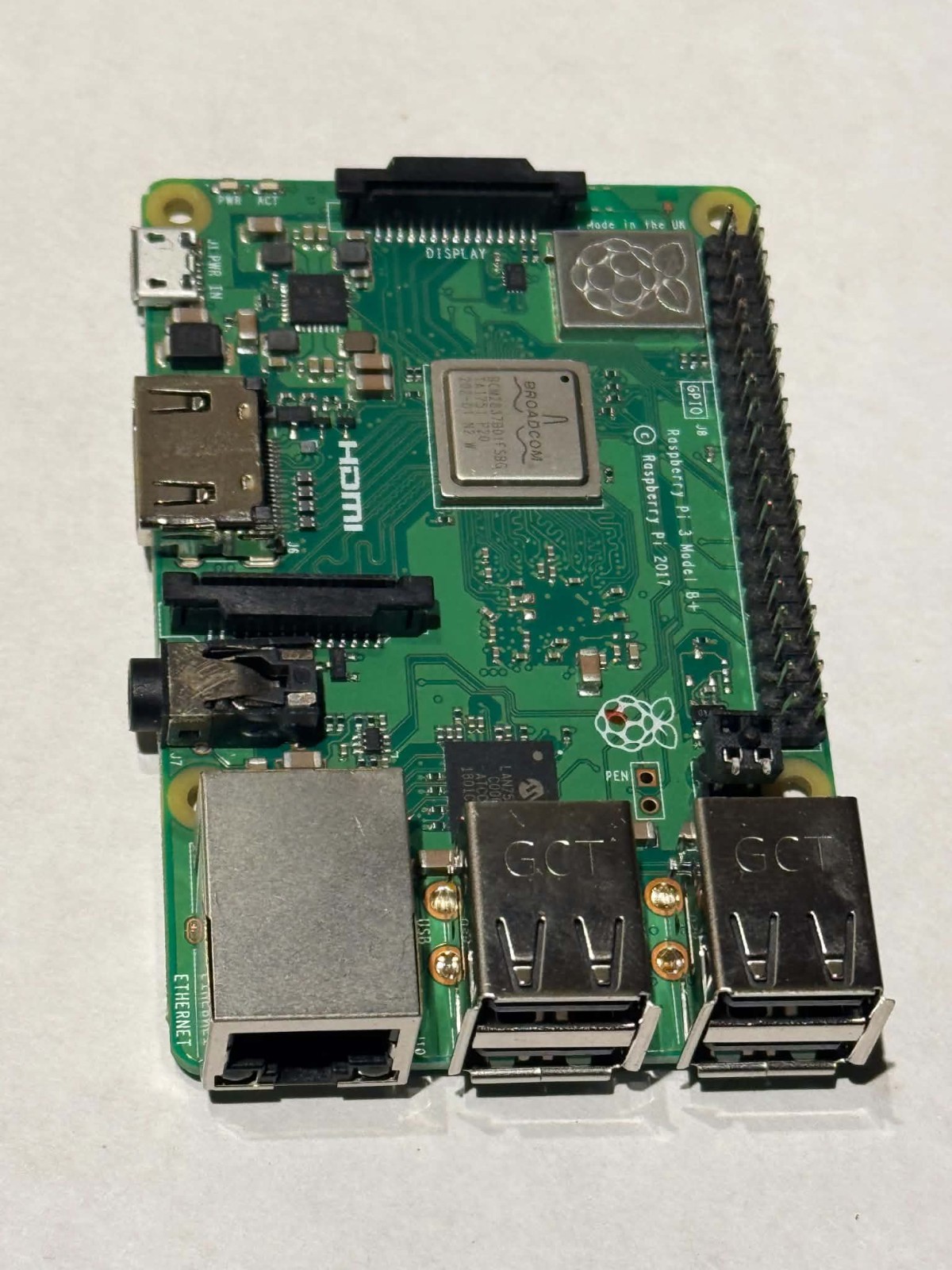 Raspberry Pi 3 Model B+ 1GB RAM In FLIRC thermal cooling case