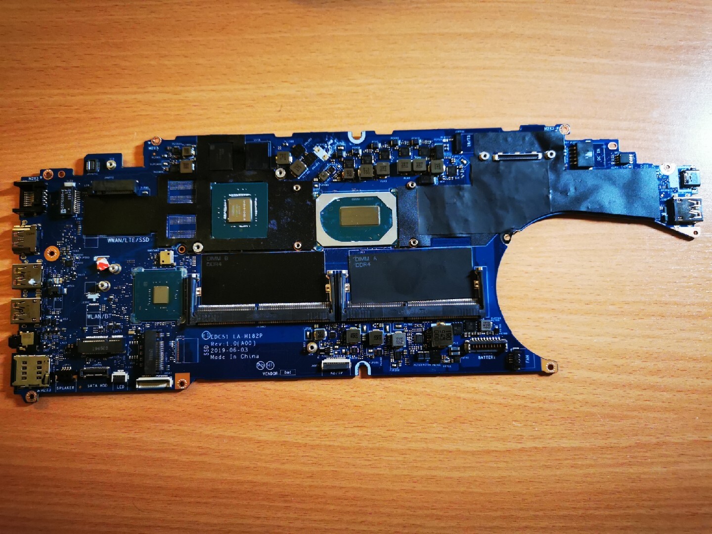 Dell Latitude 5501 i7 9850H LA-H182P faulty motherboard, display adapter problem