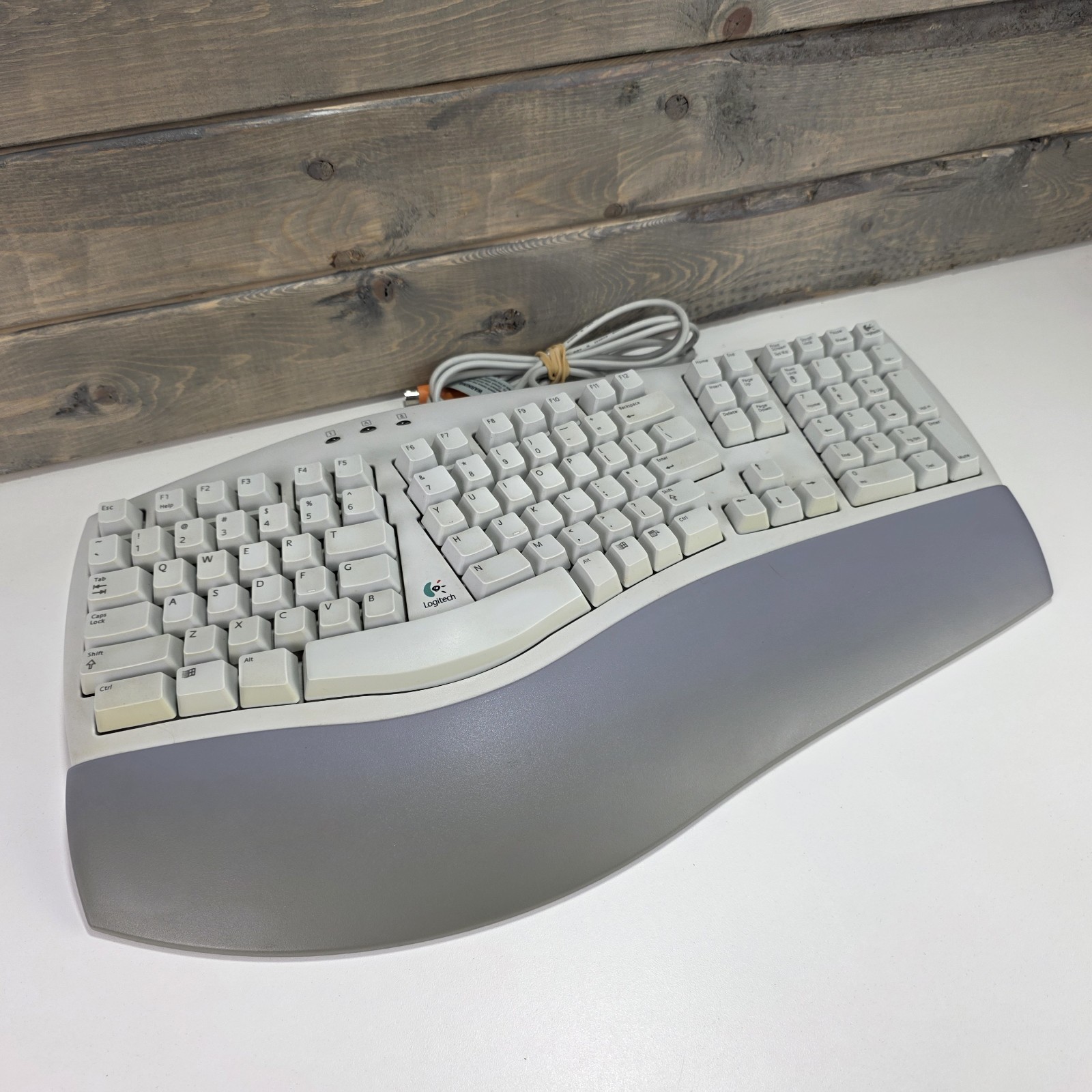 NewTouch Compact Keyboard Logitech Split Contoured Ergonomic SK-6201 Y-SD5 PS/2