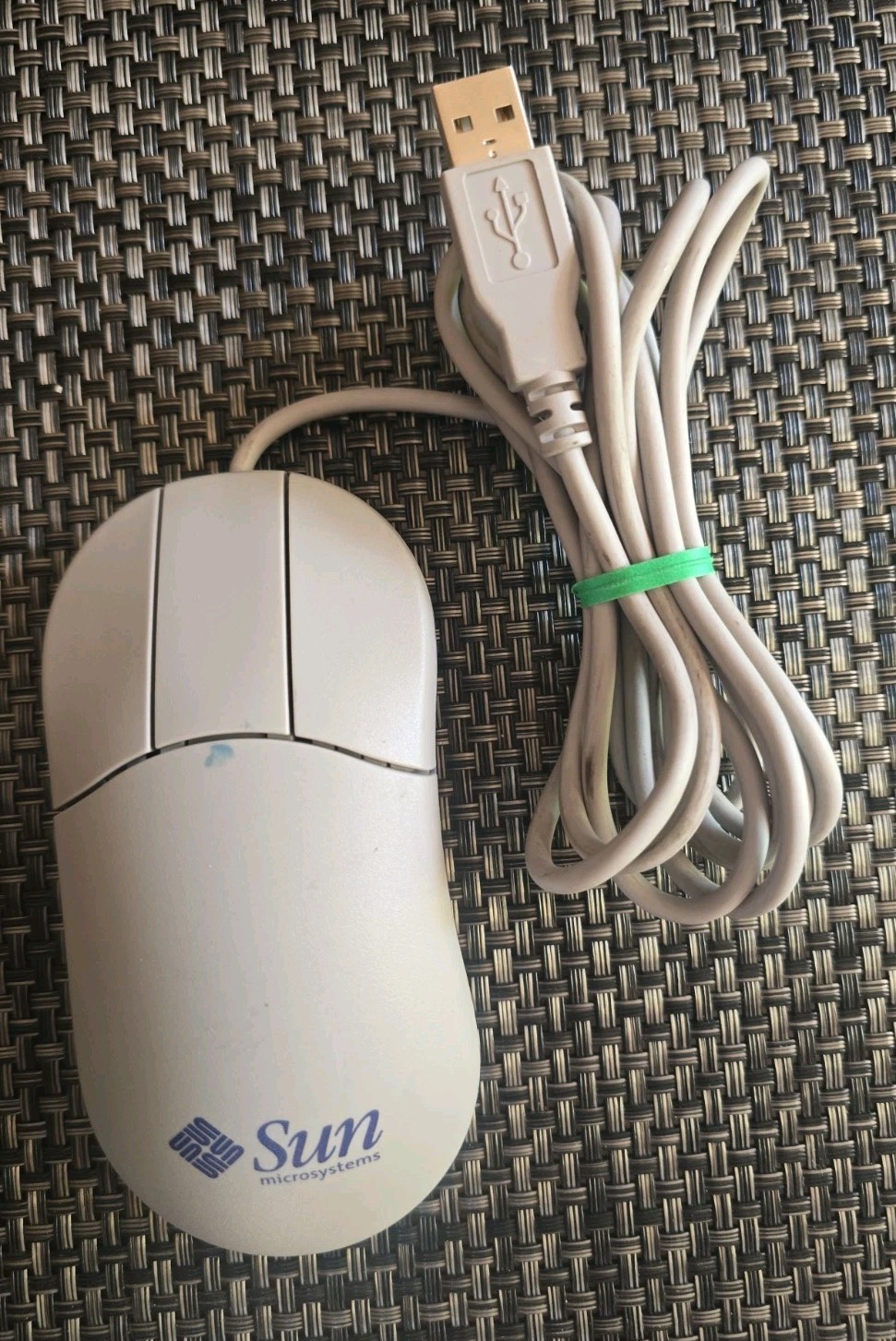 Sun Microsystems Crossbow 370-3632-01 Type 6 USB 3-Button Mouse