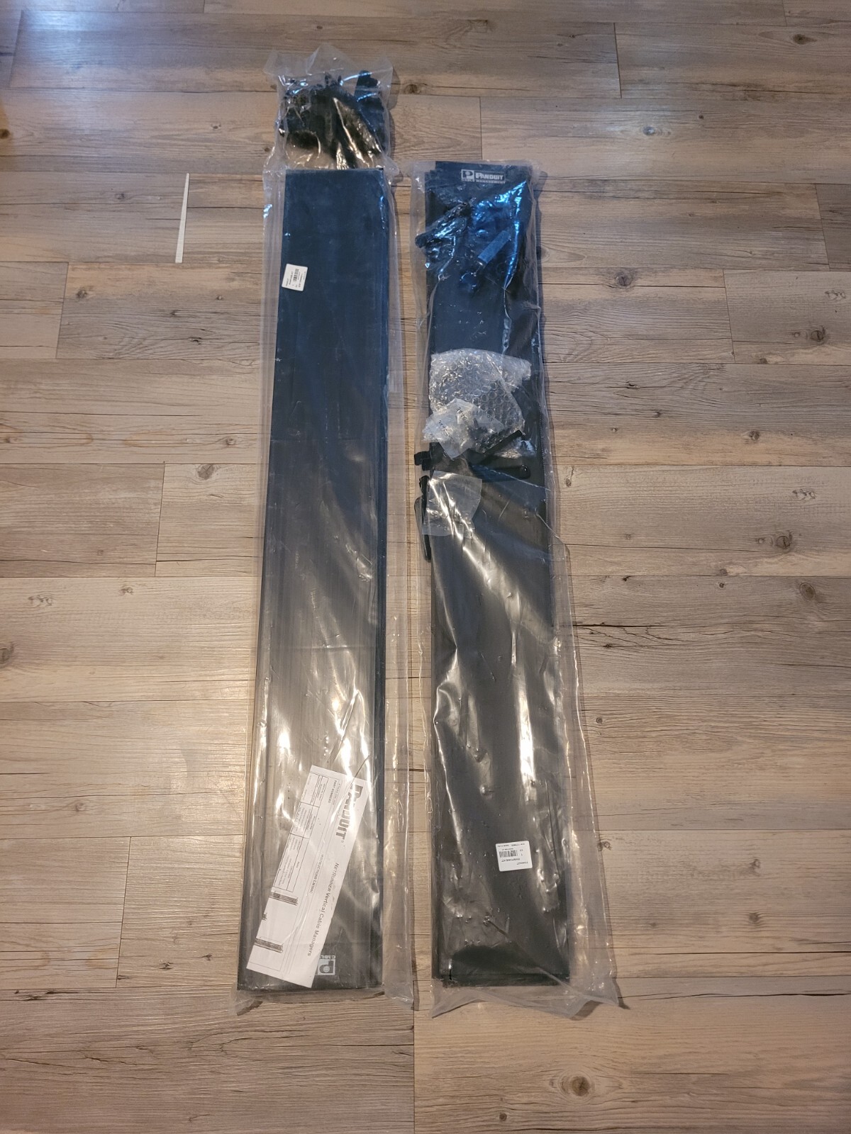 PANDUIT RWMPV45E-KIT RACK AND NETRUNNER VERTICAL MANAGER KIT X2 *See Pics*