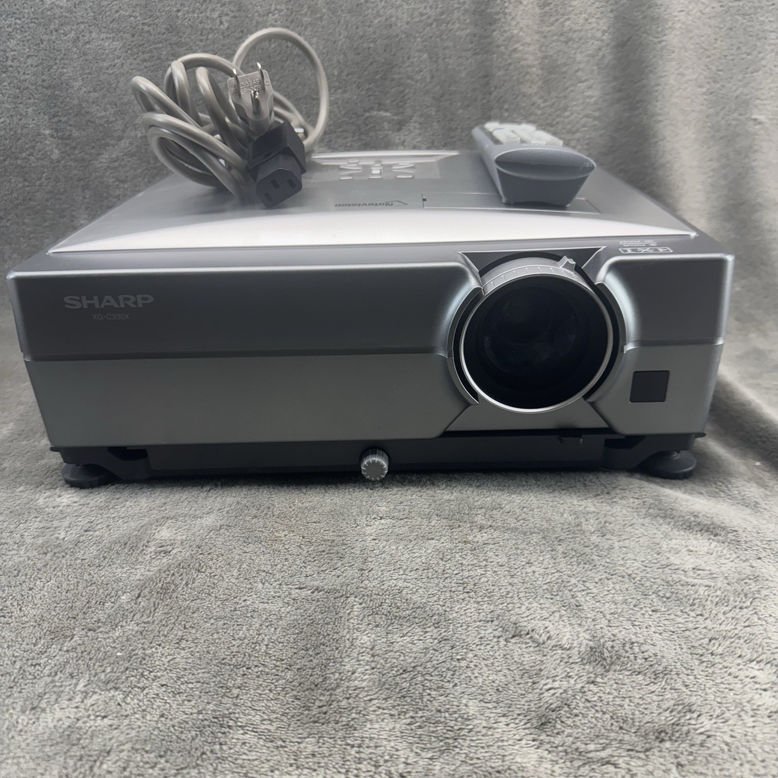 Sharp XG-C330X 3LCD Projector 3300 ANSI  With Remote