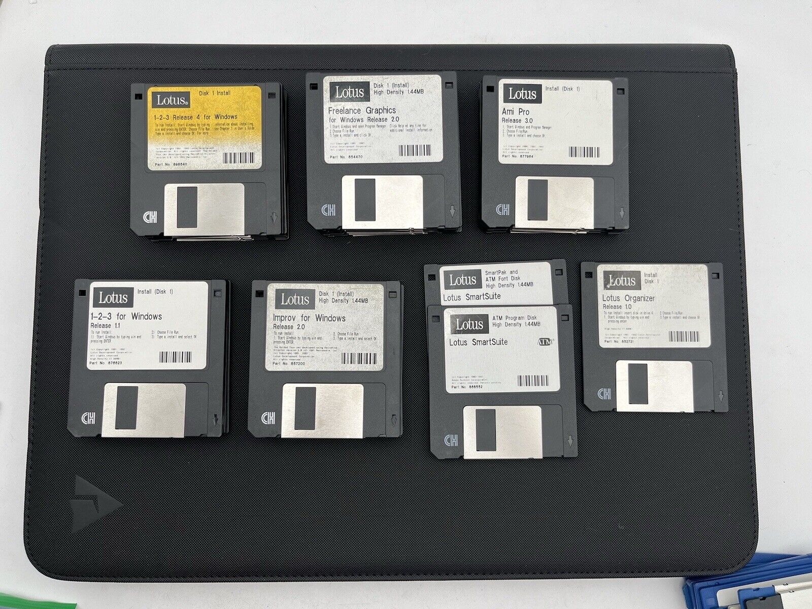 LOTUS Windows Vintage Software 34 Diskette Lot - 123, Freelance, Ami Pro, Etc