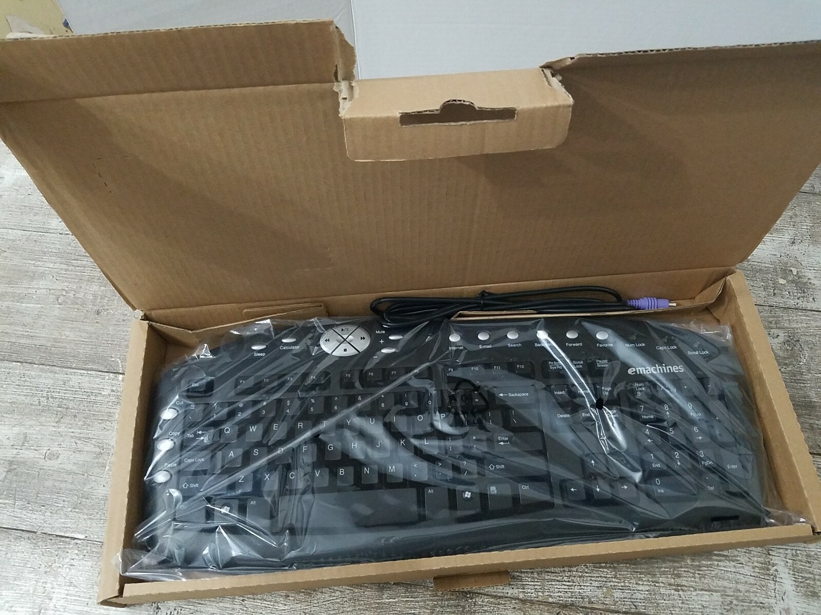 NEW eMachines KB-0108  Full Standard Desktop PC Wired Keyboard 