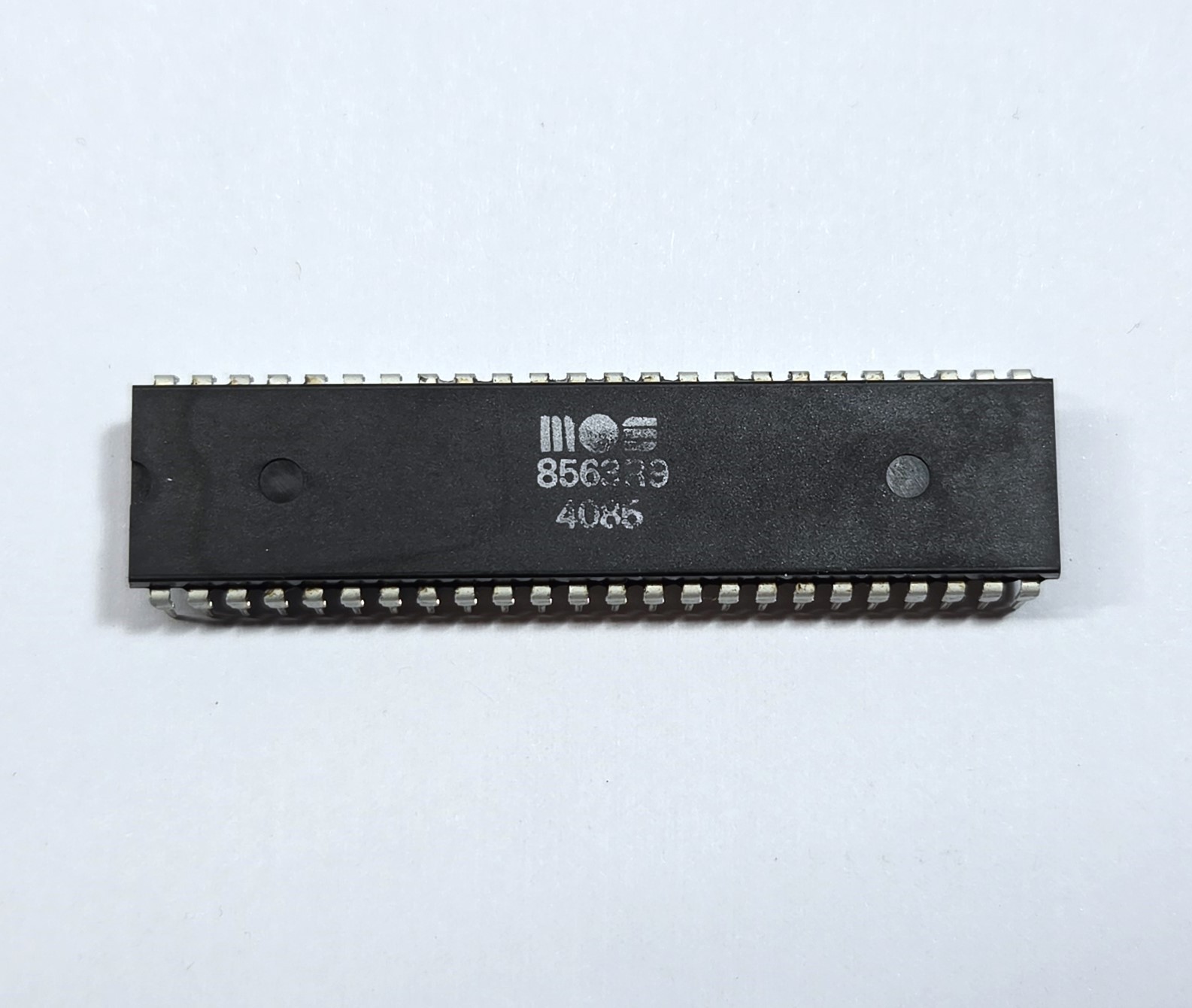 CBM/MOS 8563R9 VDC 80-Column Video Chip NTSC for Commodore 128/C128D #4085