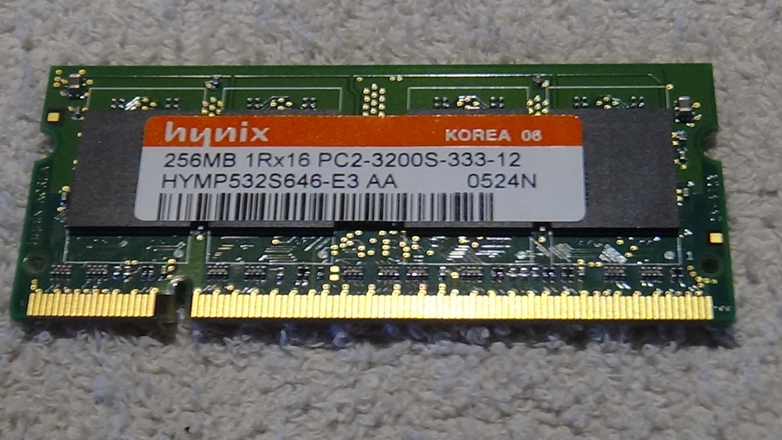 Hynix 256 MB SO-DIMM (HYMP532S646E3)