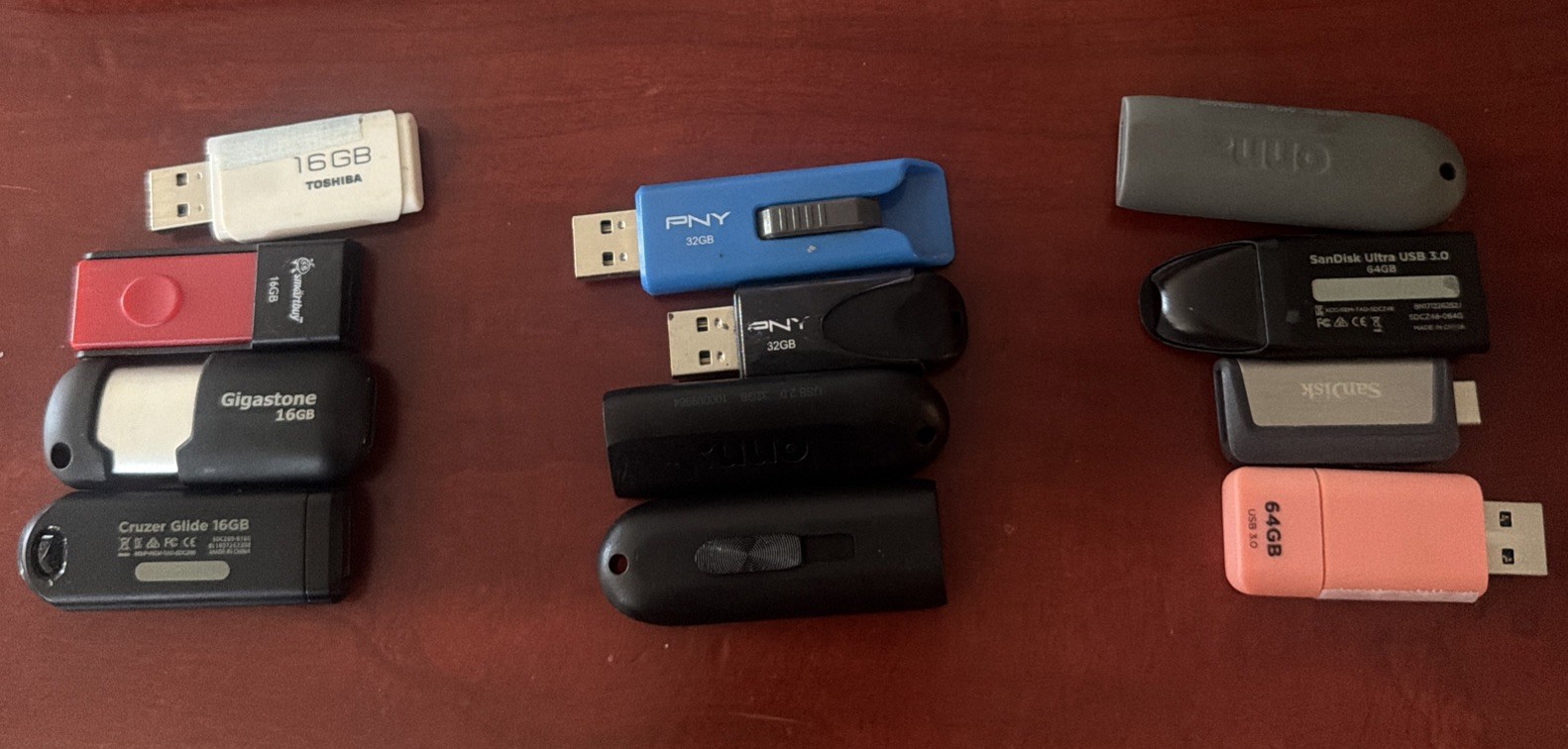 Lot of 12 USB Flash Drives 4x16GB 4x32GB 4x64GB SanDisk PNY Toshiba