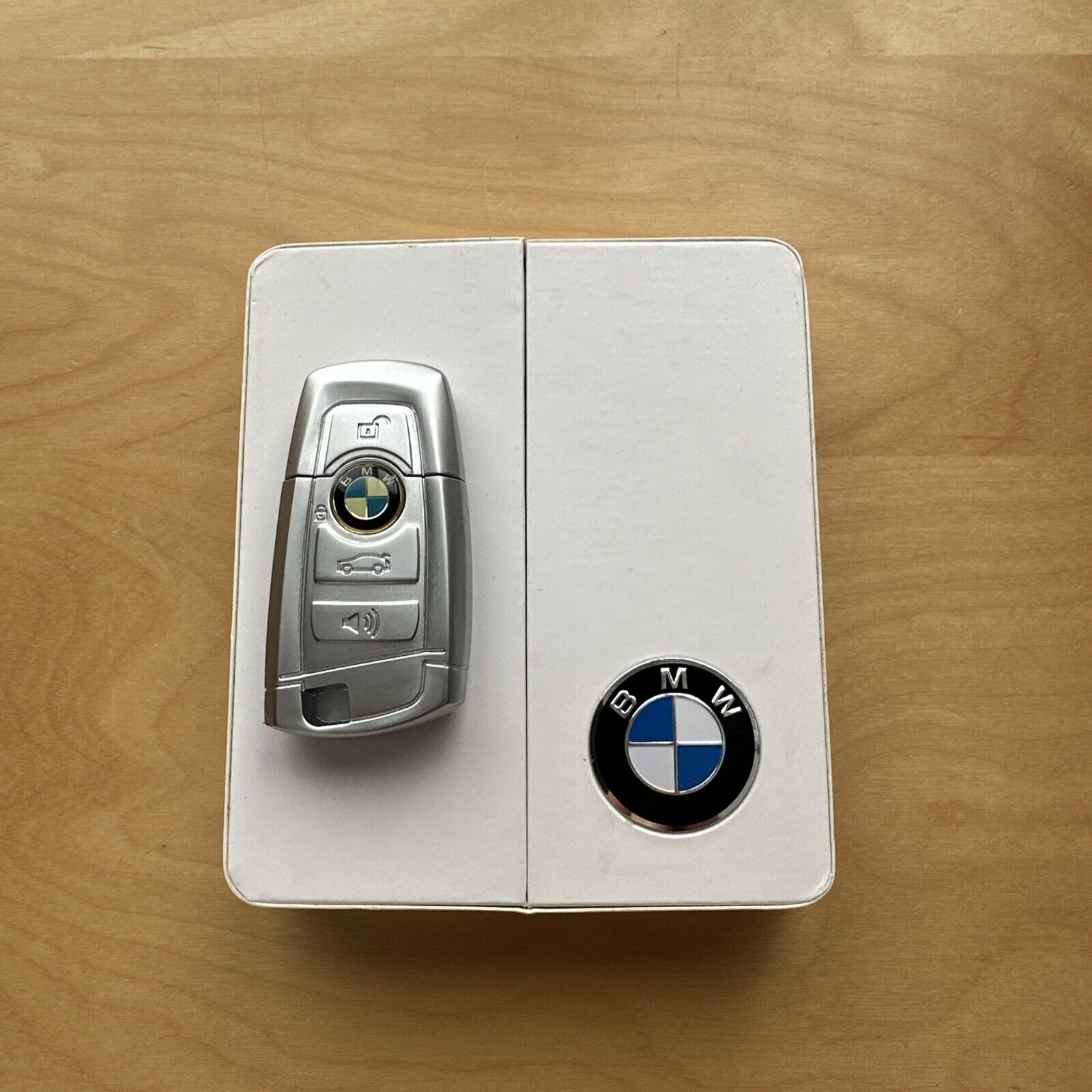 BMW Advertising 2GB Metal USB Thumb Drive Flash Drive in White Case - VG+ LN