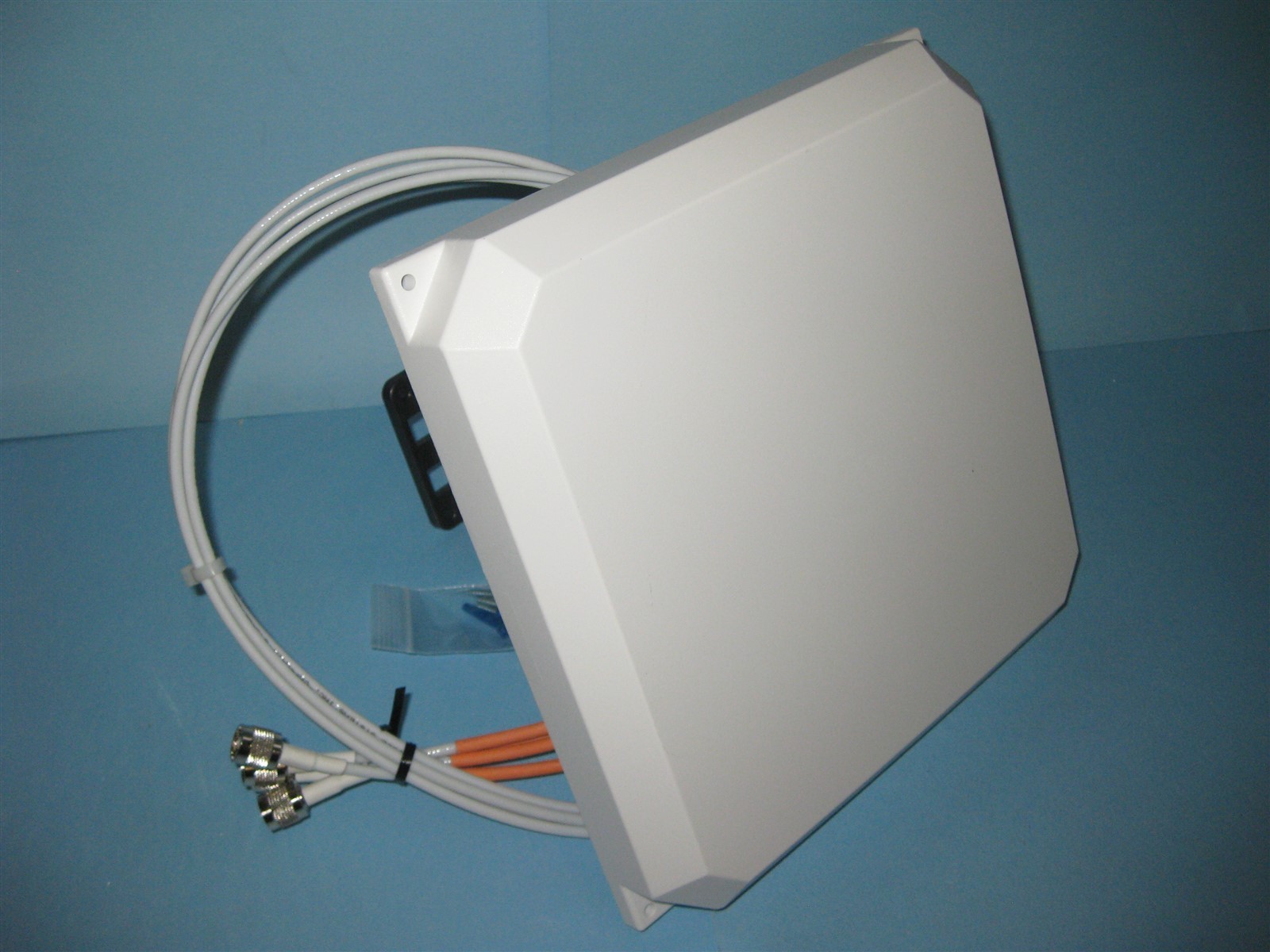 Cisco Aironet 6dBi Dual Band 60 Degree Patch Antenna AIR-ANT2566D4M-R with Mount