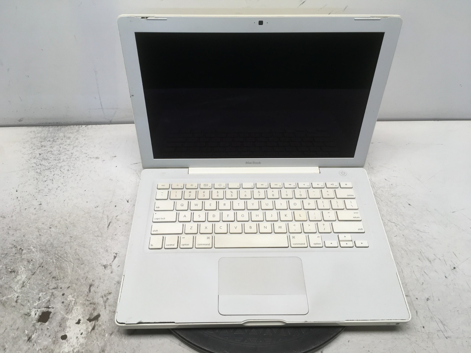 Apple MacBook A1181 Intel Core 2 Duo T7500 2.2GHz 1 GB NO HDD No Batt