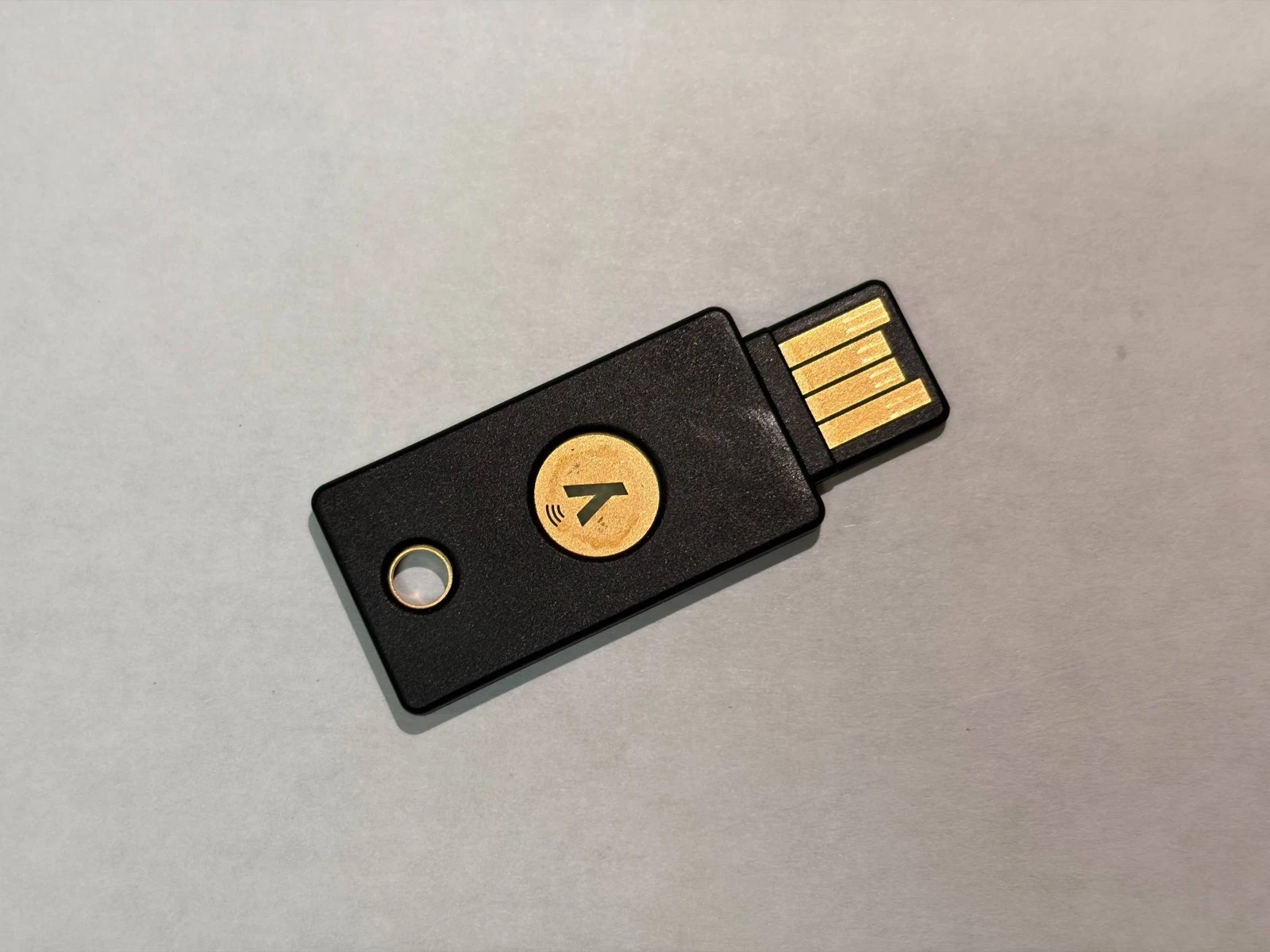 U87262 USED Yubico YubiKey 5 NFC 2FA USBANFC Security Key Ver 542 NO BOX G2U