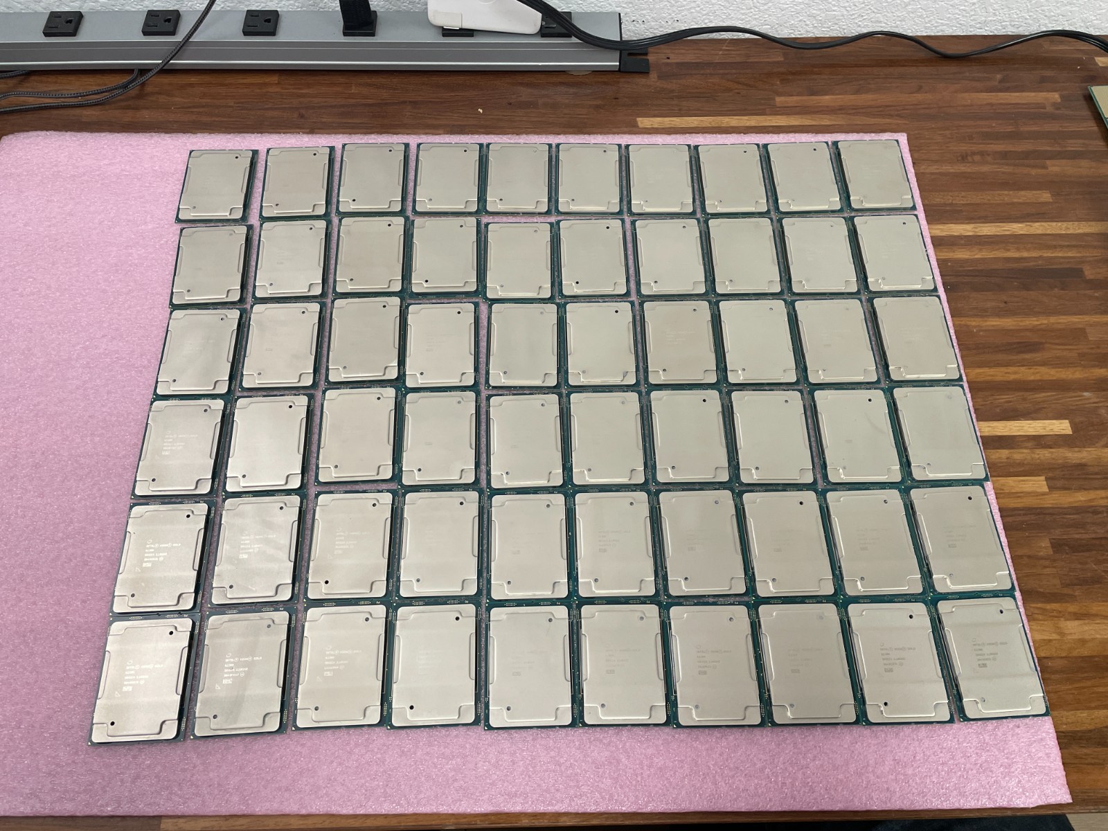 Lot of 60 Intel Xeon Gold 6230R CPU 2.10GHz 26-Core LGA3647 SRGZA