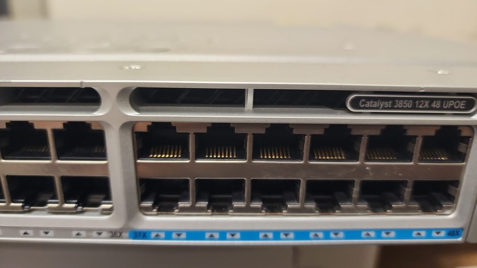 Cisco WS-C3850-12X48U-E 48 Ports UPoE  12x 1/2.5/5/10 GB 2x1100W C3850-NM-2-40G