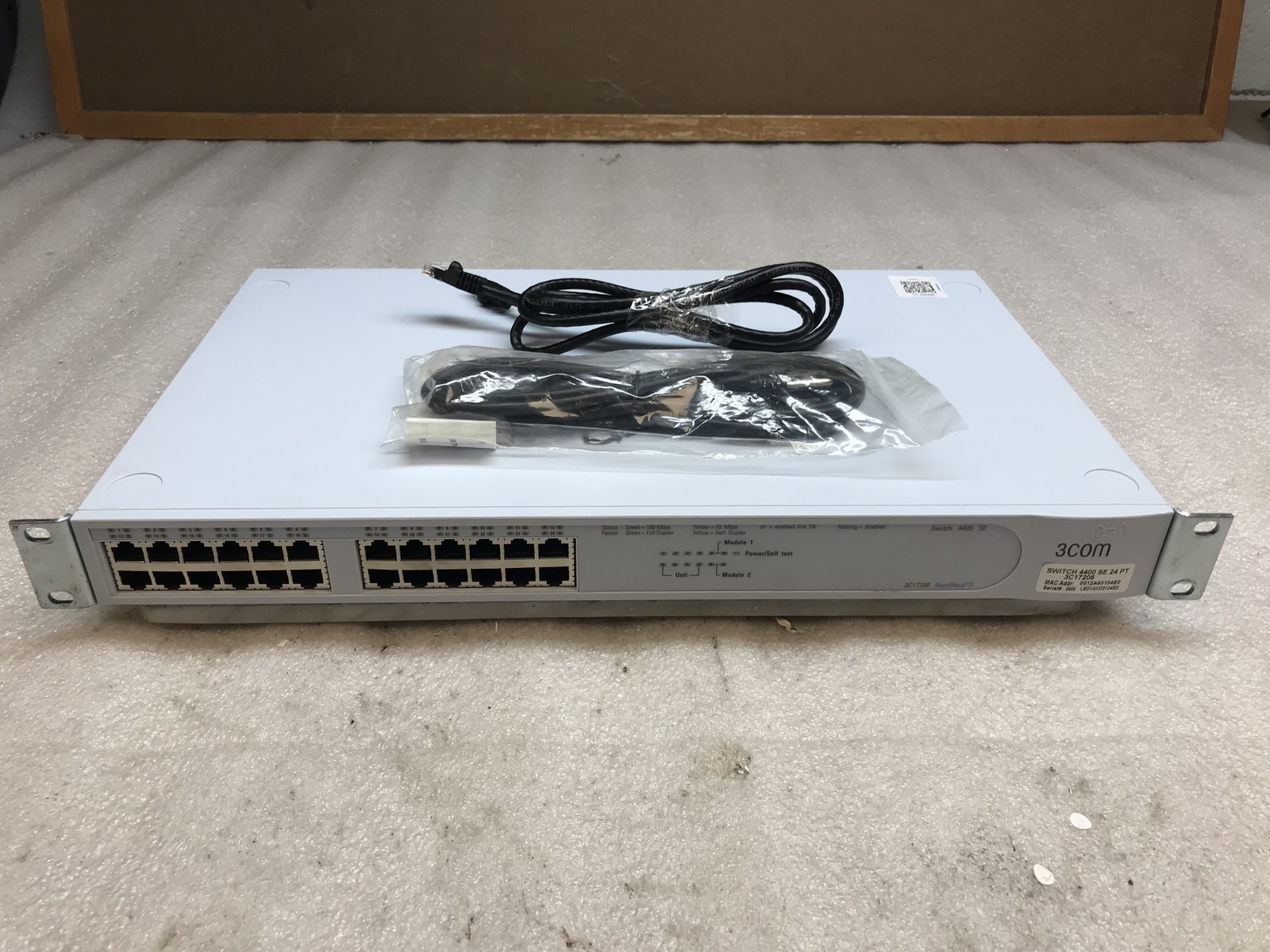 3Com SuperStack 3 Switch 4400 SE 24-Port 3C17206 w/ 3C17226 Cascade Extender