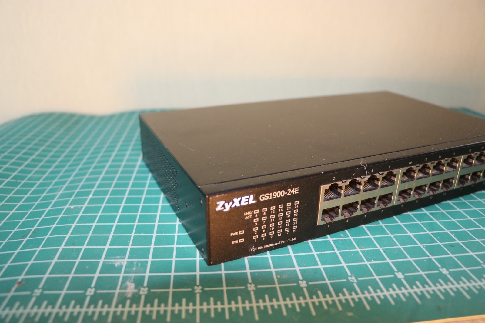 ZYXEL GS1900-24E 24-Port Gigabit Smart Managed Switch (Compact Design) | Fanless