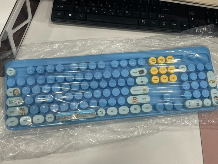 Crayon Shin-chan Low Noise Wireless Membrane Keyboard + Figure Key Cap Set
