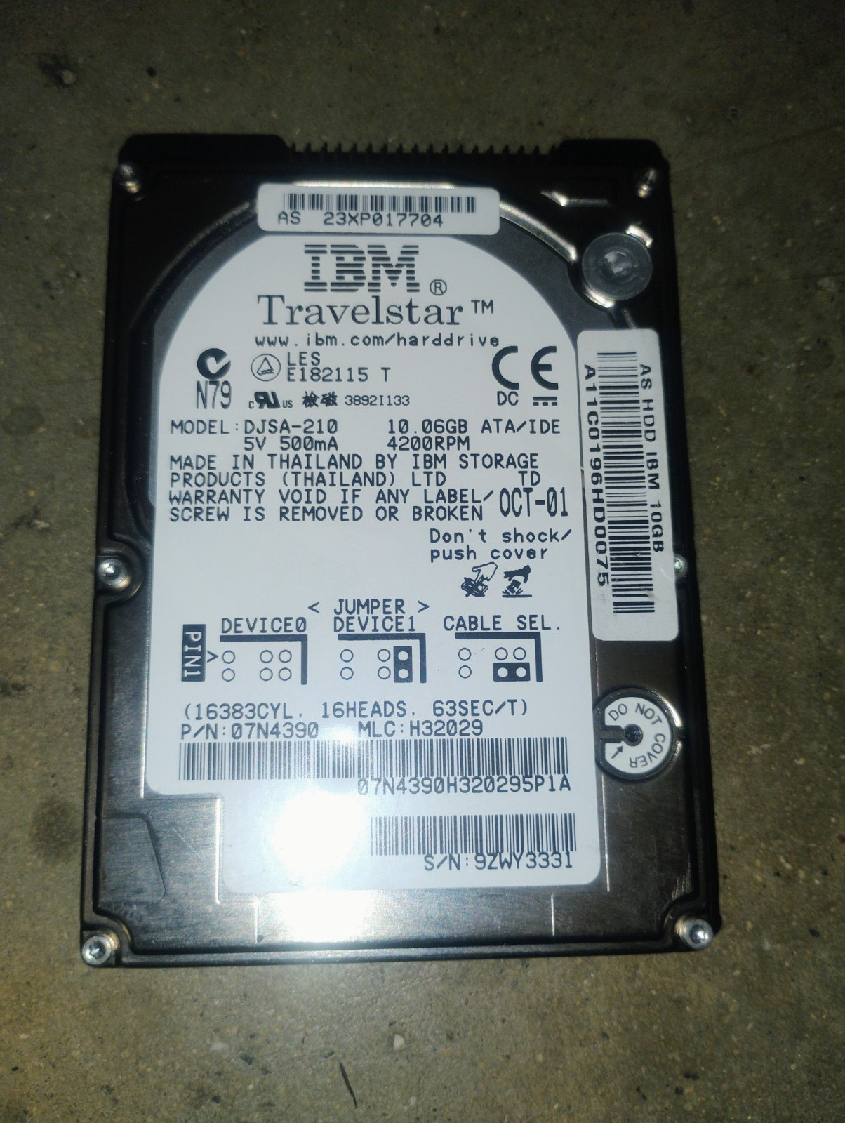 IBM TravelStar 10 GB Internal 2.5" Hard Drive (DJSA-210)