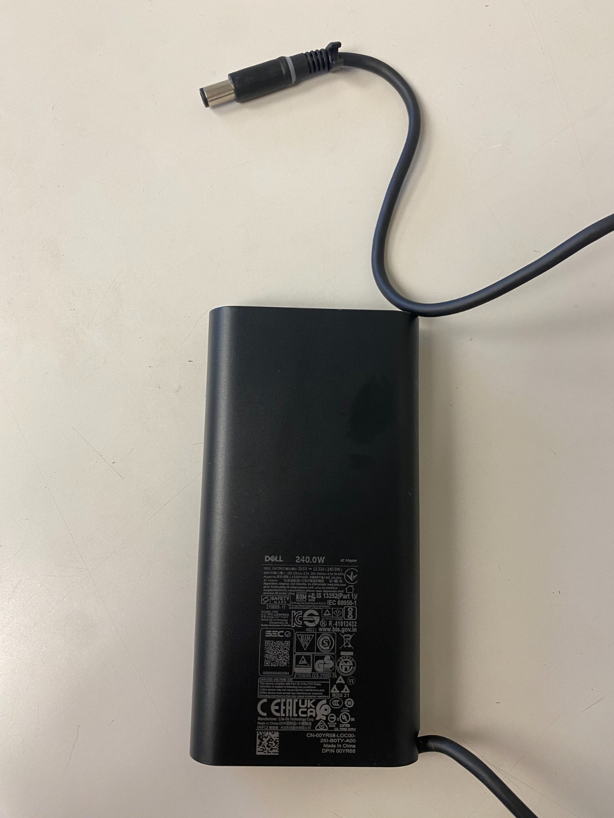 NEW GENIUNE Dell 240W AC Adapter Genuine with 3FT Power Cord 0YR68