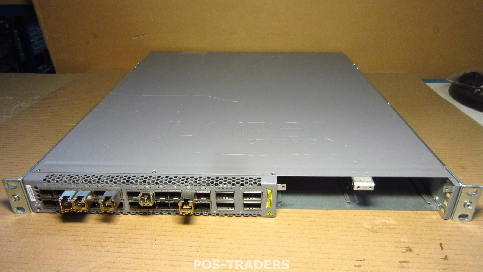 Juniper EX4600-40F-AFO 24-Port SFP+ 4-Port QSFP+ EXCL MODULES, FANS, PSU Switch