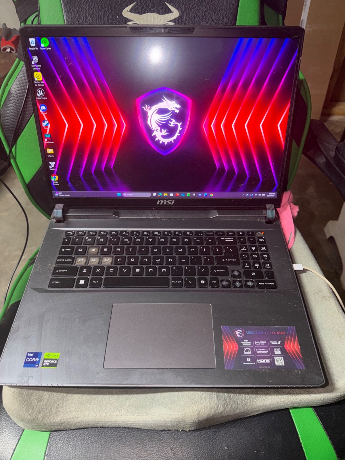 MSI Vector 17 HX 17.3 QHD+ 240Hz i9-14900HX 32GB DDR5 1TB SSD RTX 4070 A14VGG-27