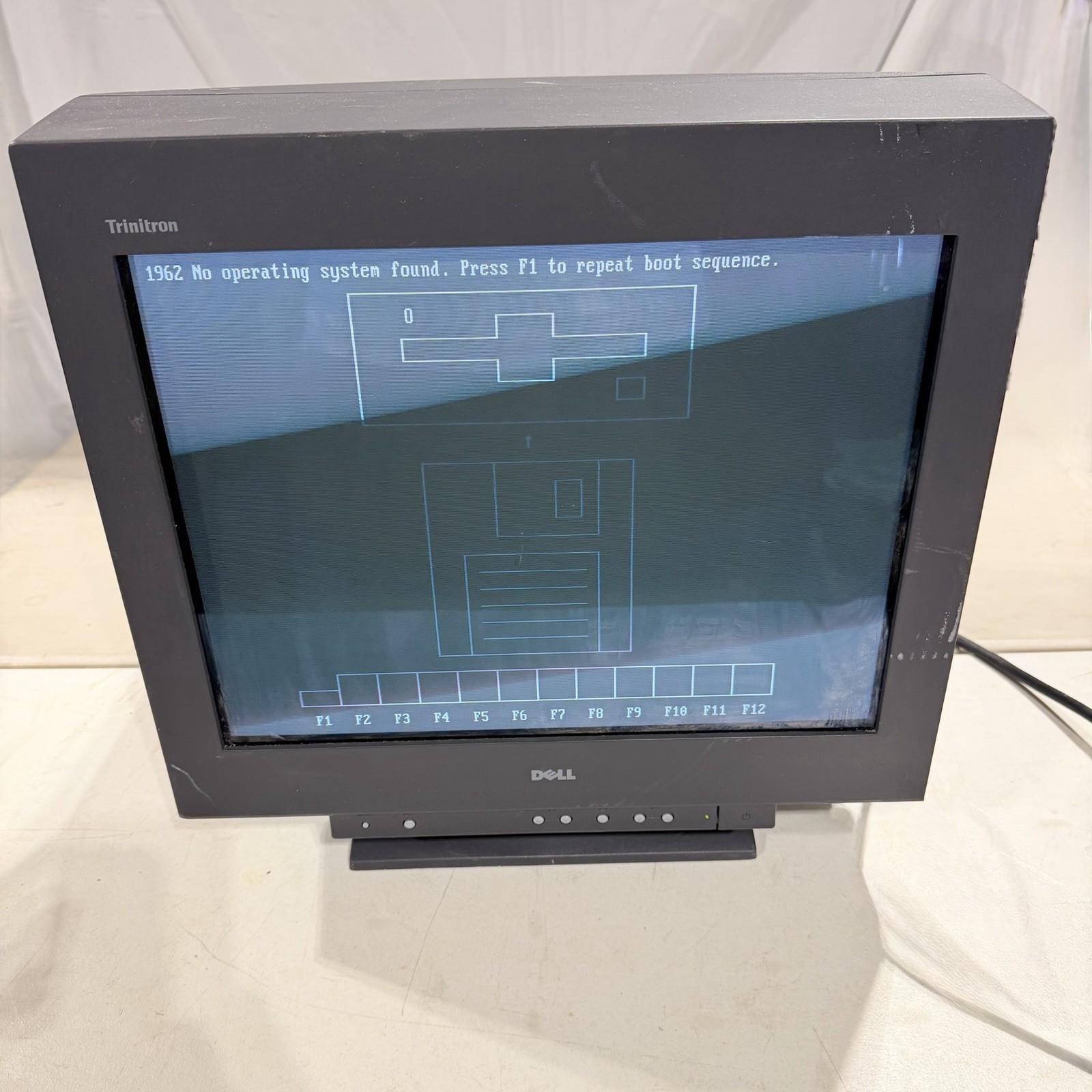 Vintage Dell Sony Trinitron UltraScan P991 Flatscreen Gaming 18" CRT Monitor