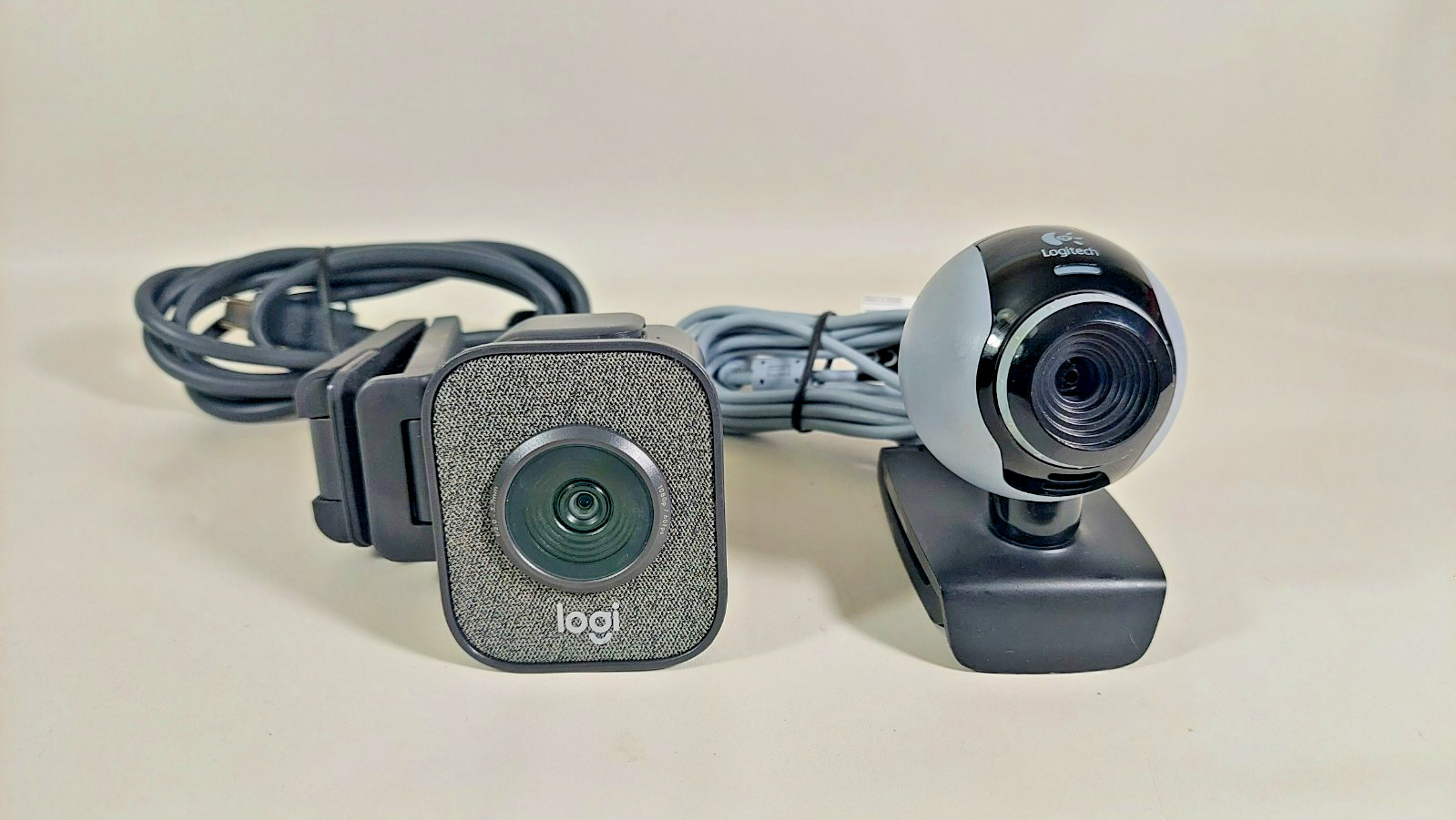 Logitech StreamCam 1080P HD 60fps Streaming Webcam and Clip on Logitech C250 cam
