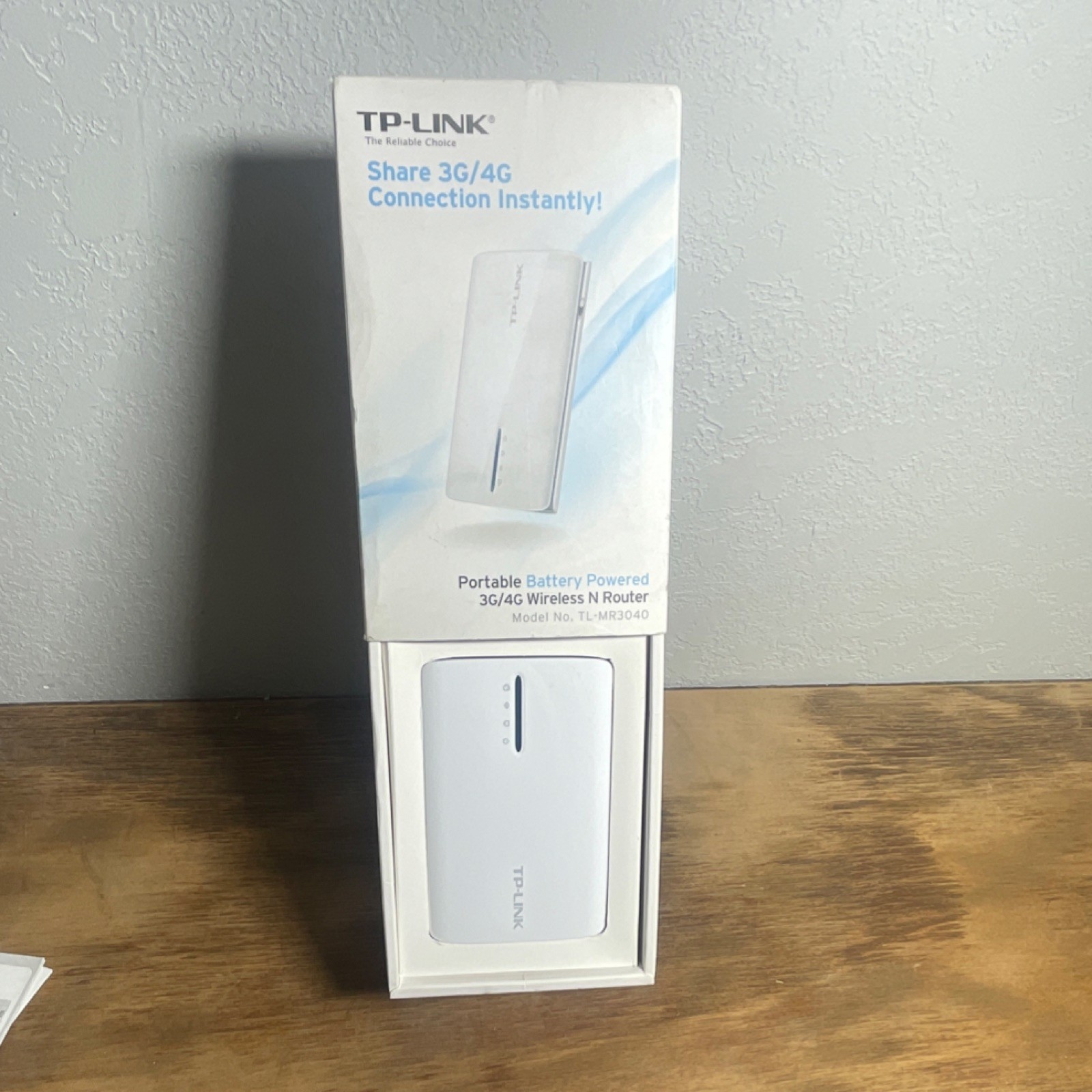 TP-LINK TL-MR3040 Portable Battery Powered 3G/4G Wireless Router White RJ-45 USB
