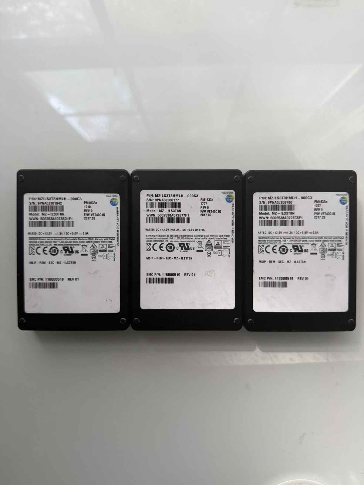 Lot of 3x Samsung 3.84TB 12Gb/s SAMSUNG PM1633a SAS 12Gb/s 2.5'' SSD Low Health