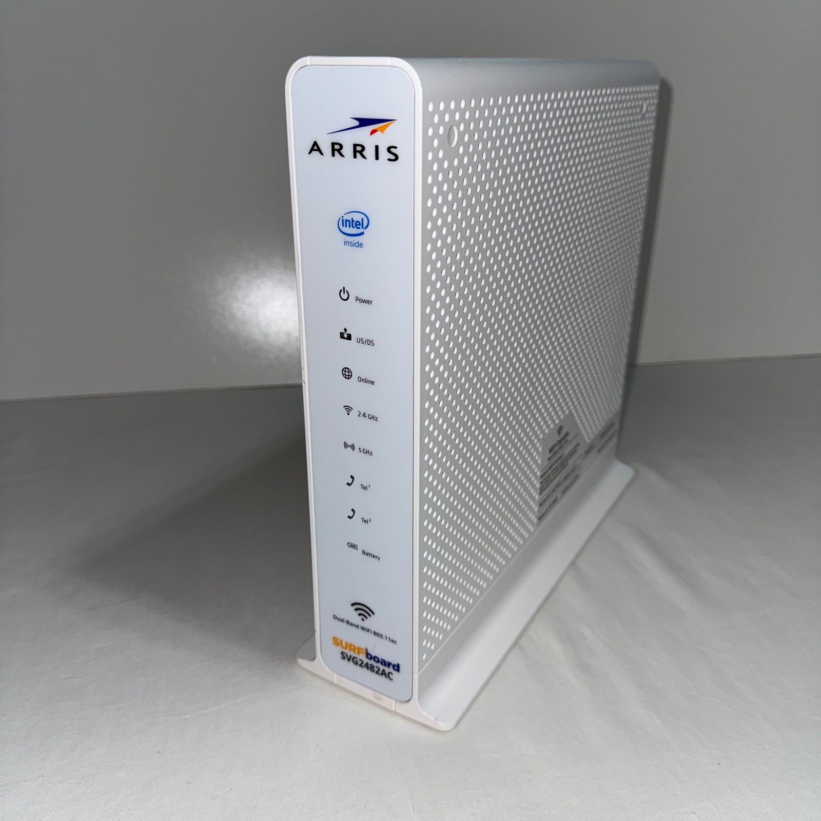 Arris SURFboard SVG2482AC Dual-Band Wi-Fi Cable Modem Router White UNTESTED***