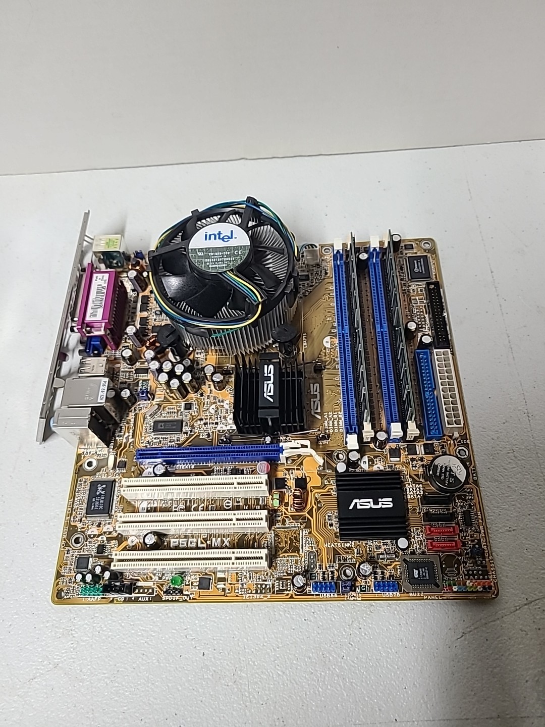 Vintage Asus P5GL-MX/S, Pentium CPU@ 3.0Ghz, 1GB RAM, Heatsink and Backplate