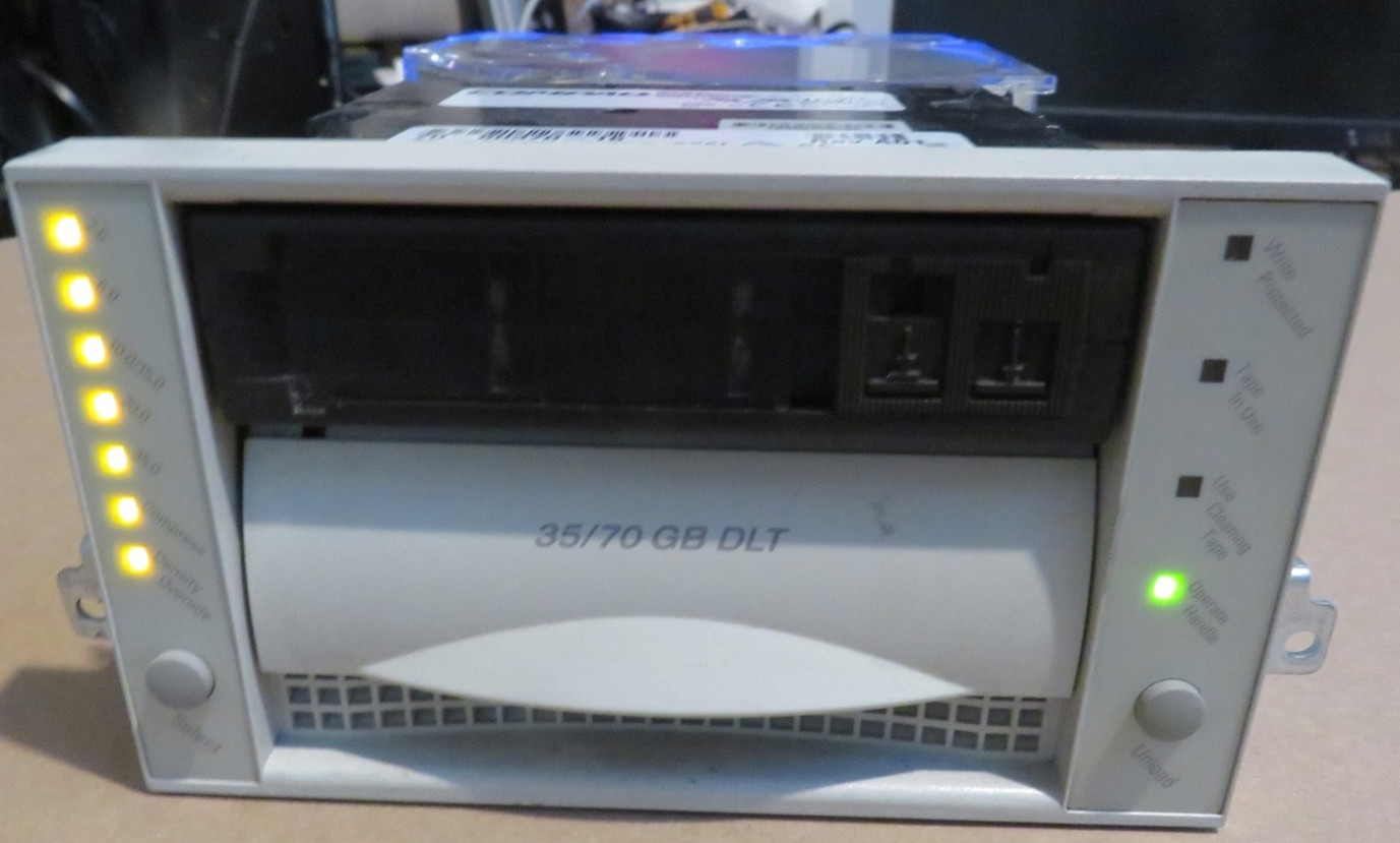 HP Compaq 35/70GB DLT External Back-Up Tape Drive C5658A, 242854-B21