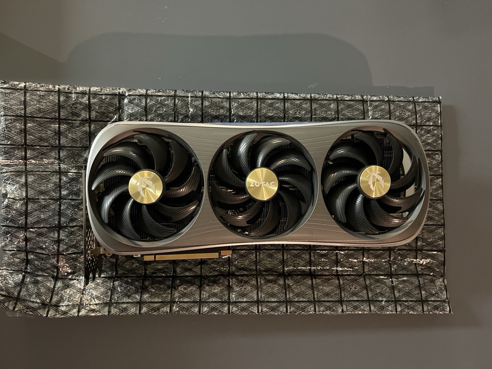 ZOTAC Gaming GEFORCE RTX 4090 AMP EXTREME AIRO 24GB GDDR6X Graphics Card *READ*