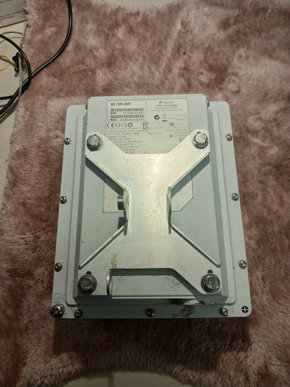 1x Ruckus ZoneFlex T301 Outdoor Access Point - 901-T301-US51