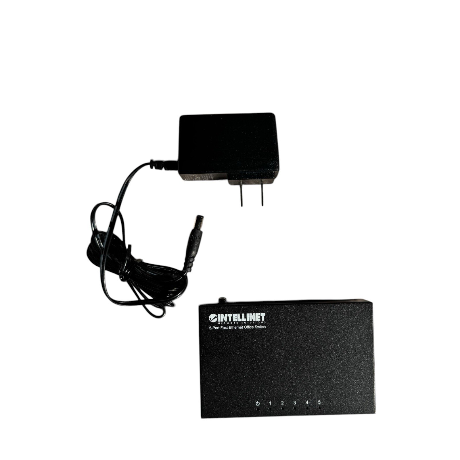 Intellinet 5 Port Fast Ethernet Office Switch Model 523301 (V2)
