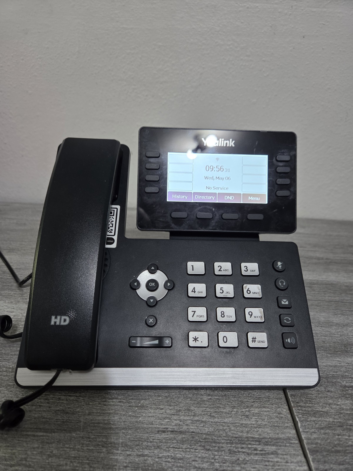 Yealink SIP-T53W 8 Line IP  POE Enabled Device Powers On Needs Power Supply READ