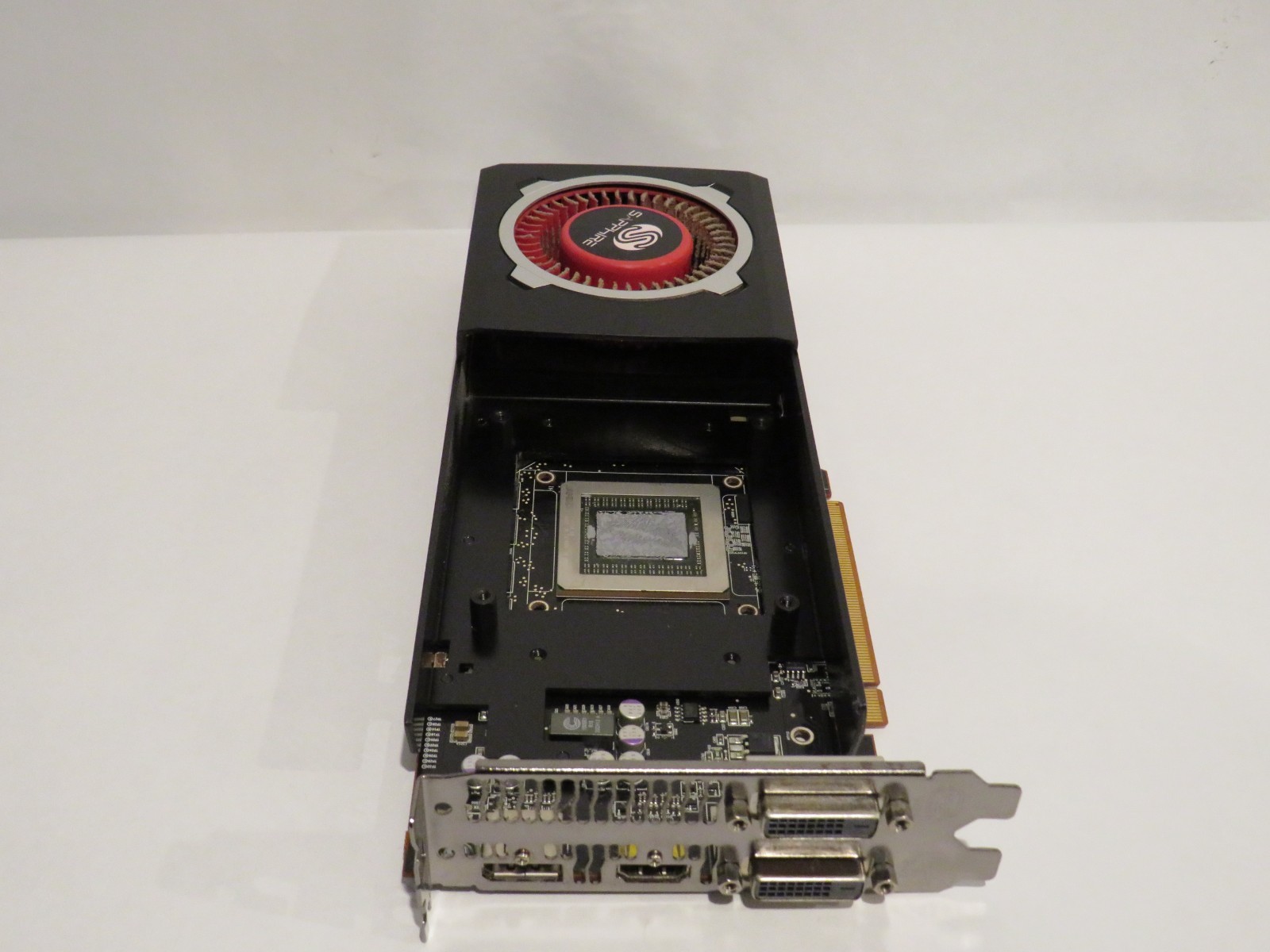 Sapphire Radeon R9 290X 4GB GDDR5 Corsair Hydro Series HG 10 PN102-C67101-00-AT