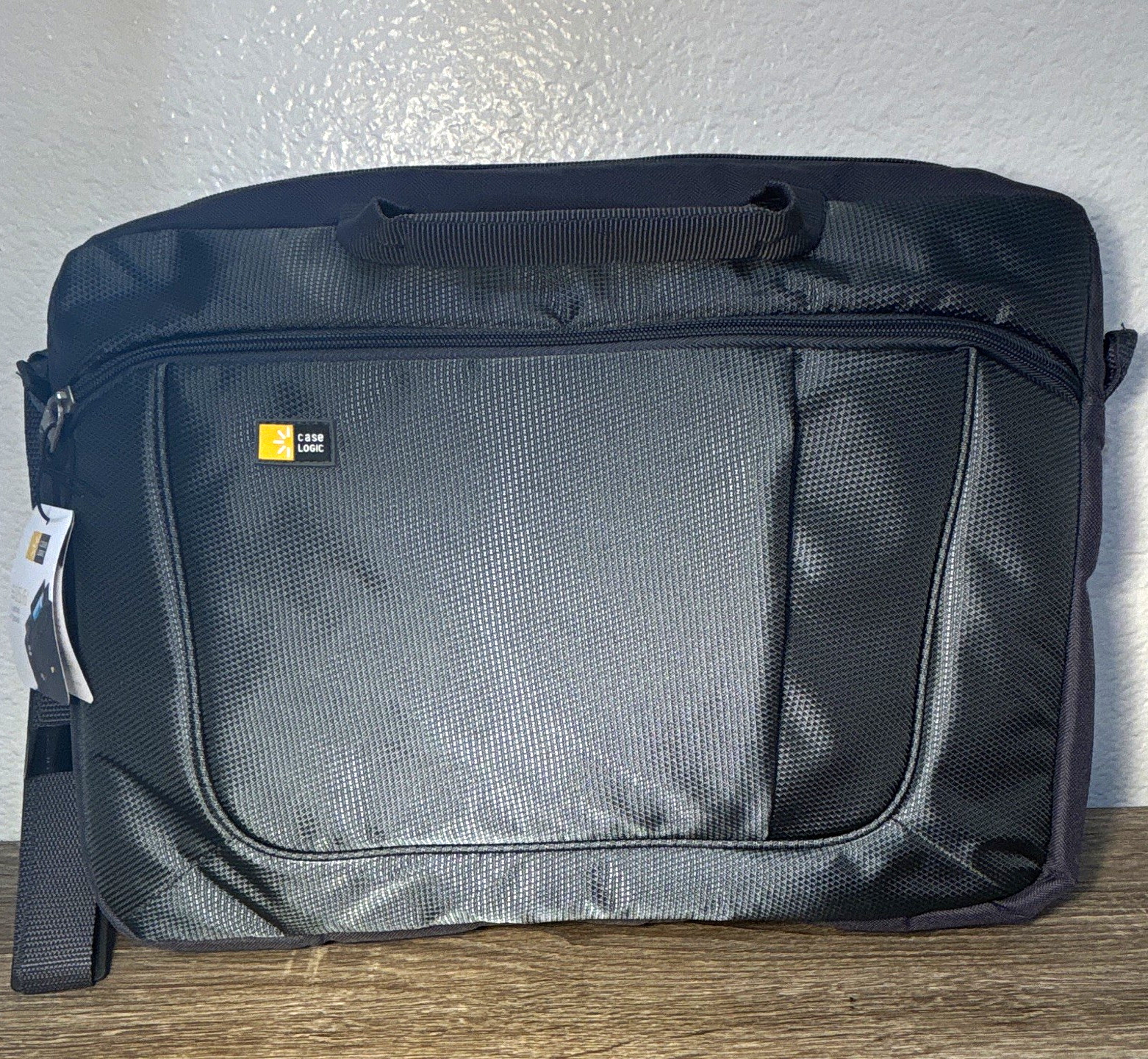 Case Logic 15.6in Padded Nylon Laptop + Tablet Shoulder/Messenger Bag Black