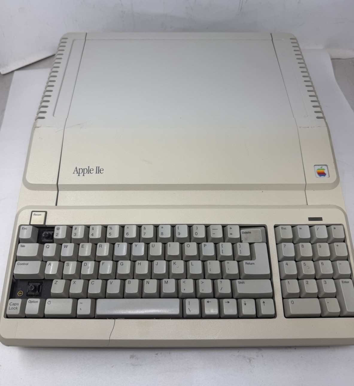 Vintage Apple IIe Platinum A2S2128 128K Computer - Powers On - Missing Keys