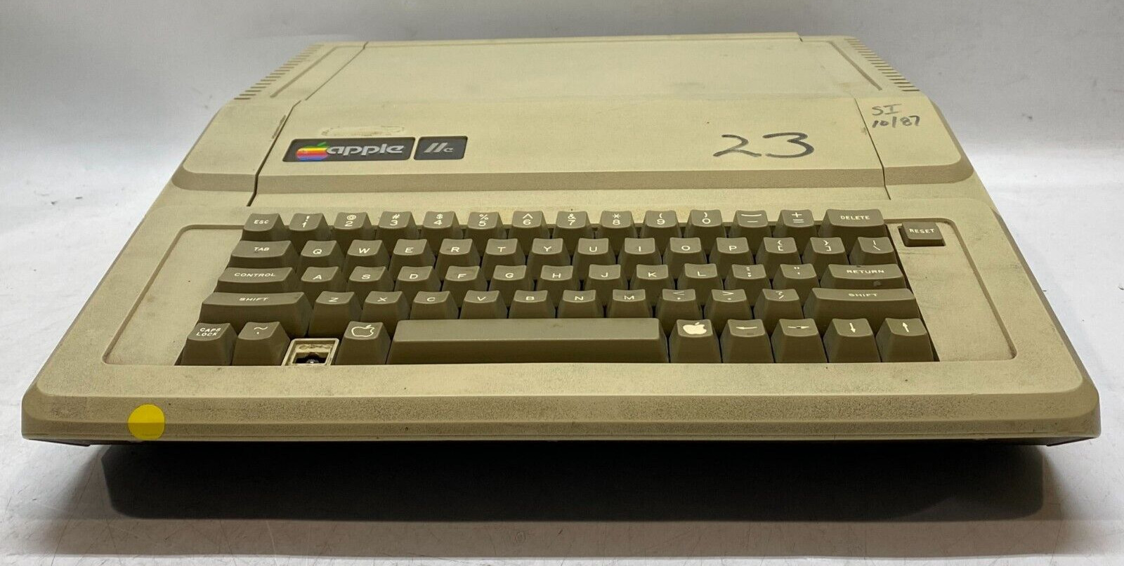 Apple IIe A2S2064 Vintage Personal Computer (825-0406-A)