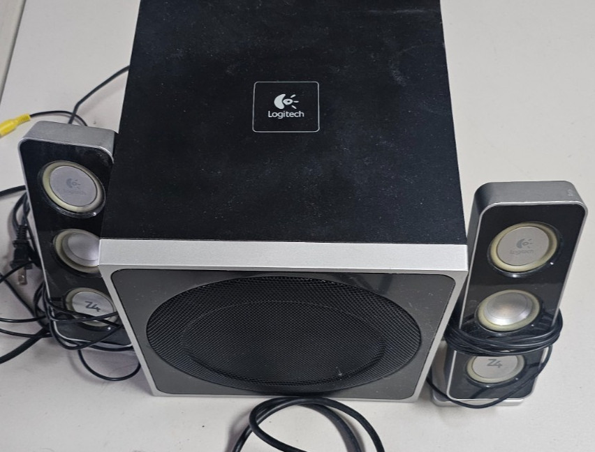 Logitech Z4 Computer Speaker System with all Speakers Subwoofer and controler