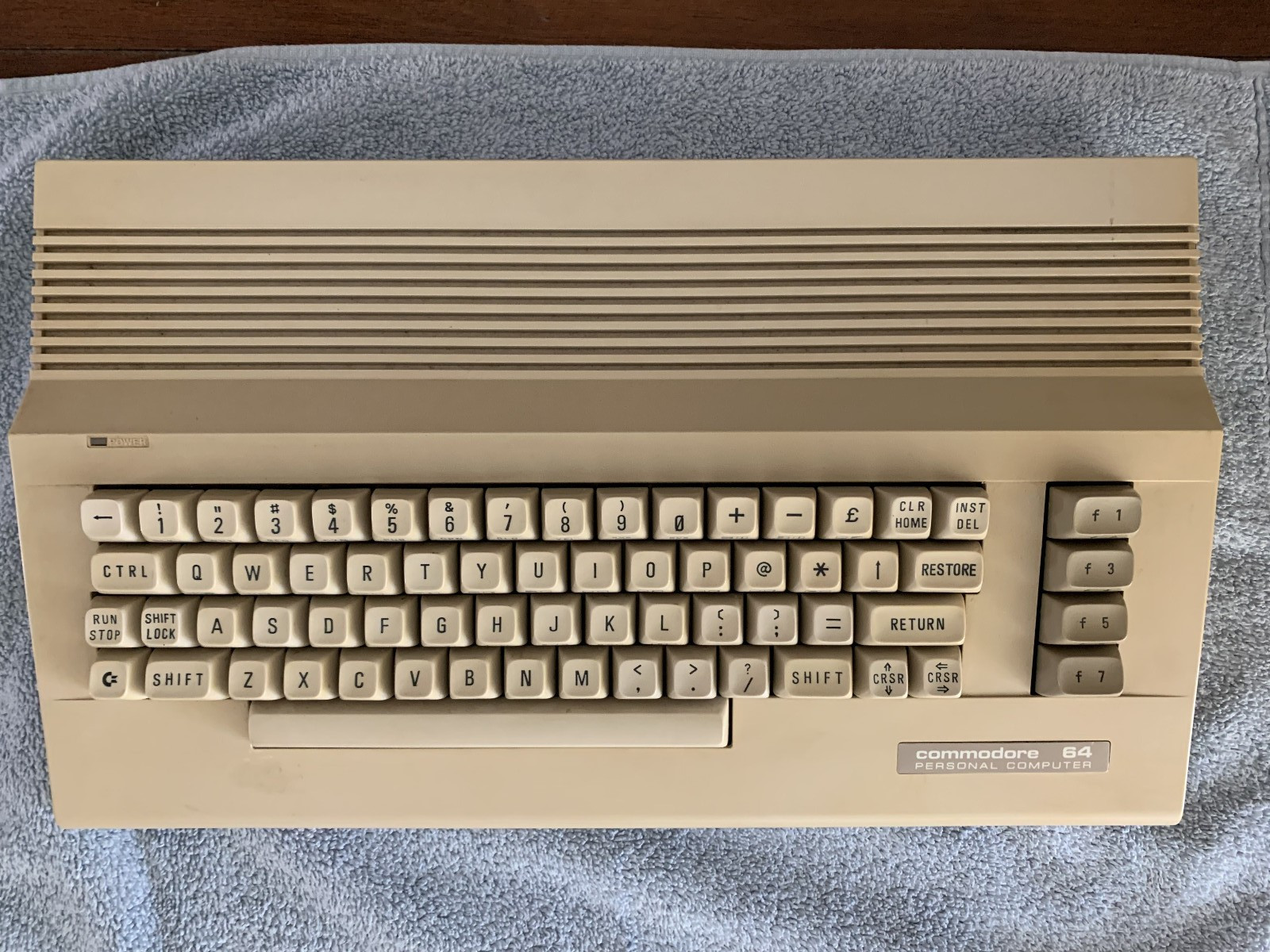 COMMODORE 64C VINTAGE COMPUTER - (No Power Supply) Tested WORKS