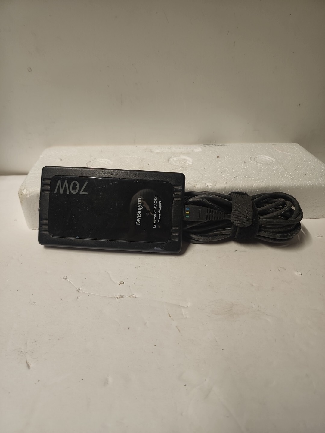 Kensington 33234 Universal 70w AC/DC Power Adapter Charger  Only W One Cable